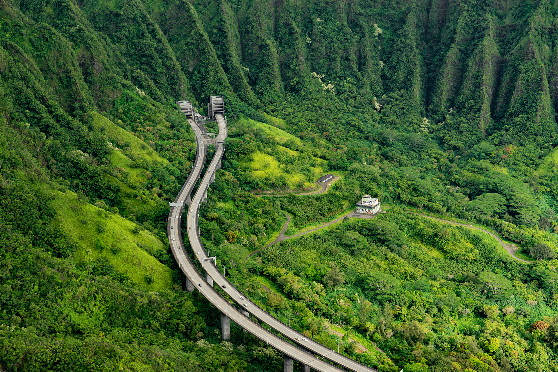 H3 disappearing into the Ko'olau Mountains