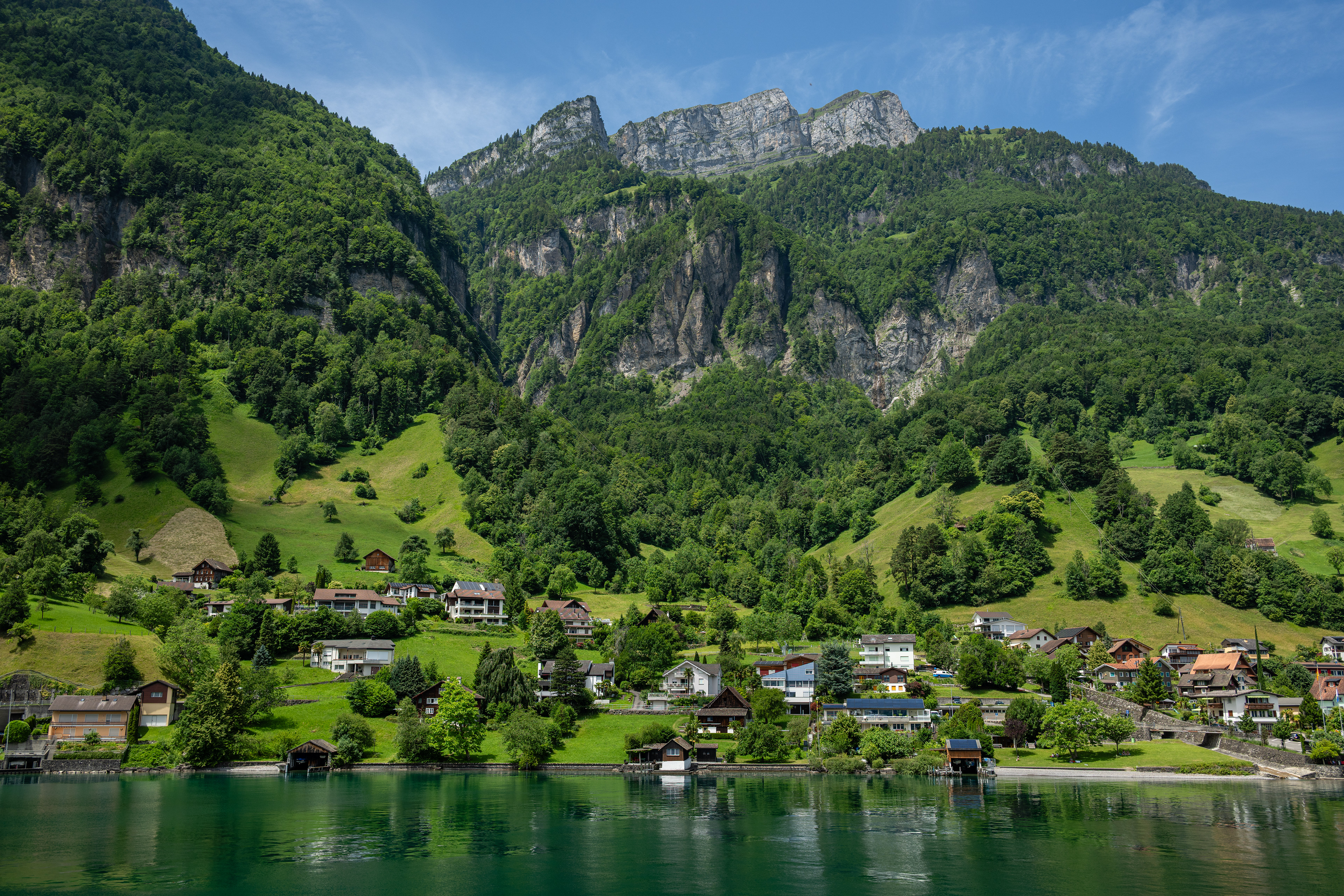 Niederbauen-Chulm (mountains), Bauen, Lake Lucerne