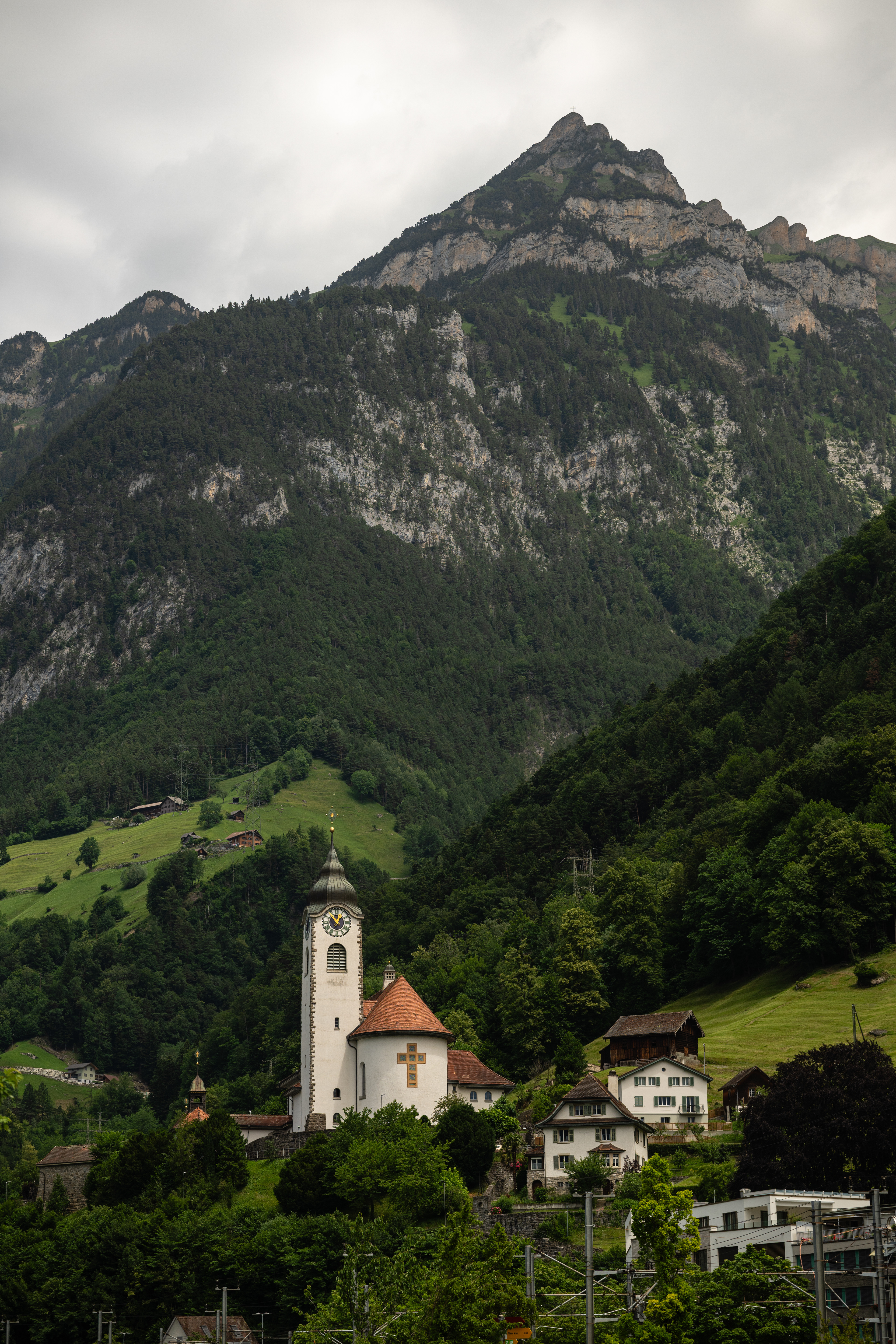 Pfarrkirche Herz Jesu (church) & Rophaien (mountain), Flüelen