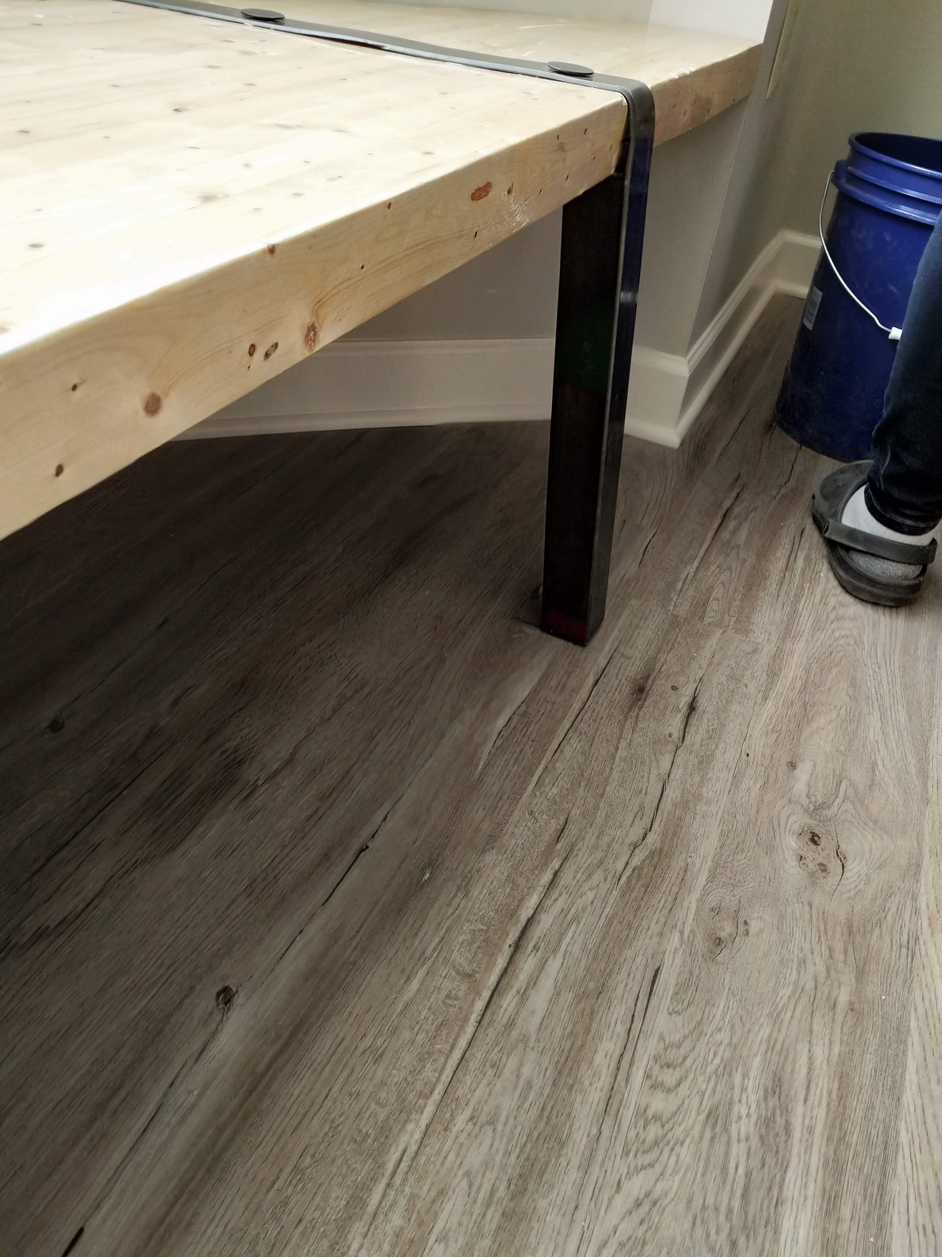 "Floating" Leg