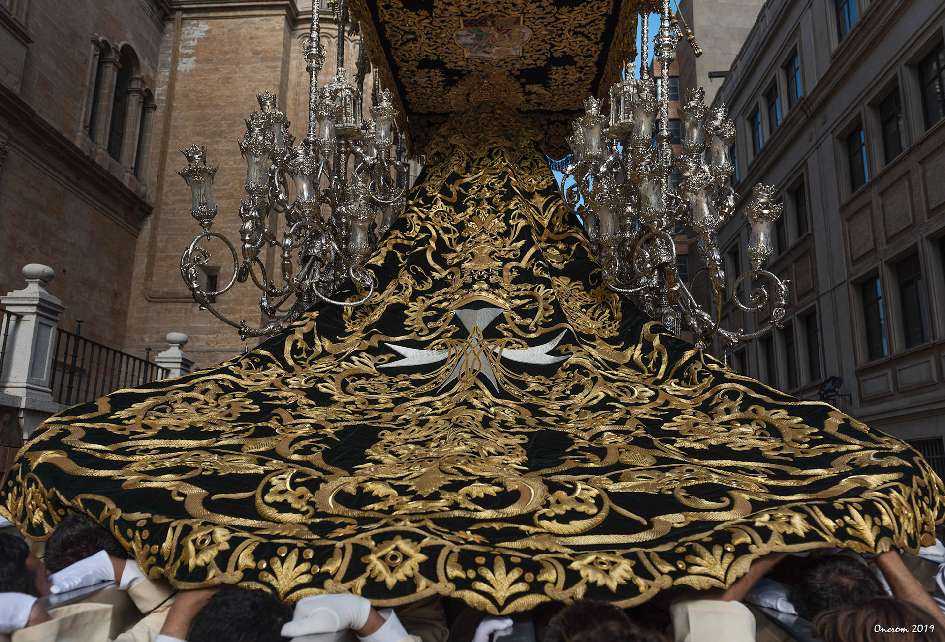 Manto de Lágrimas y Favores