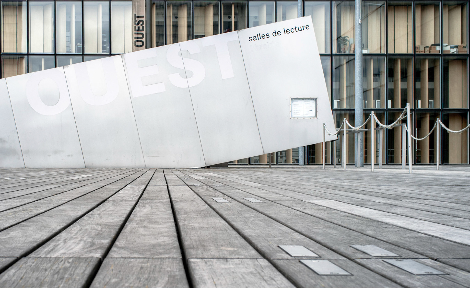 Paris : BNF site François-Mitterrand - accès Ouest et tour des Temps
