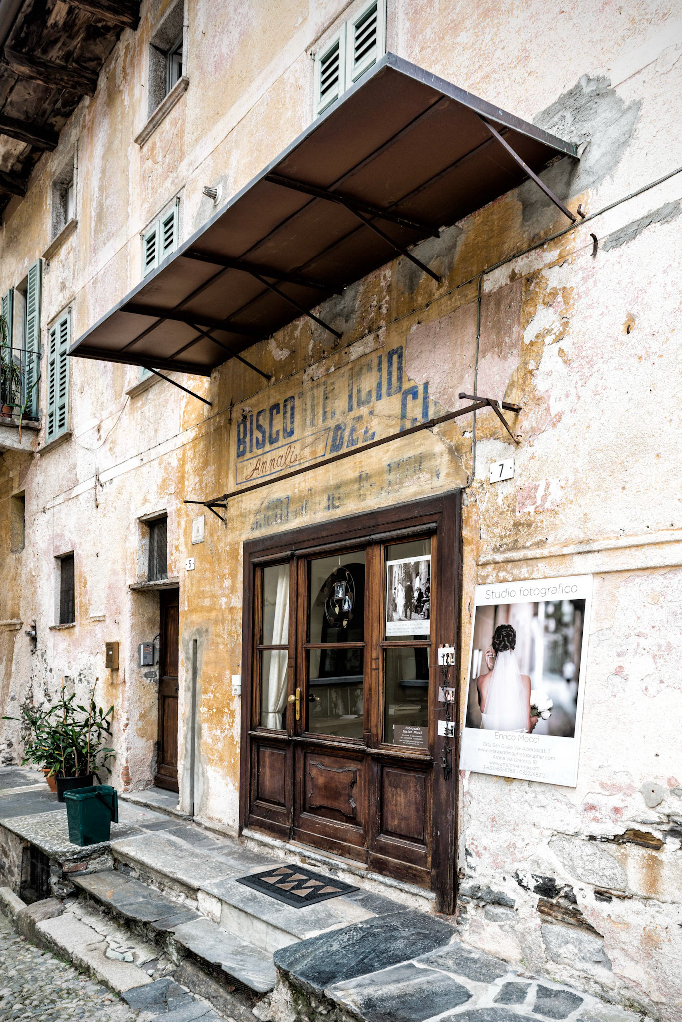 Orta San Giulio : devanture d'un photographe
