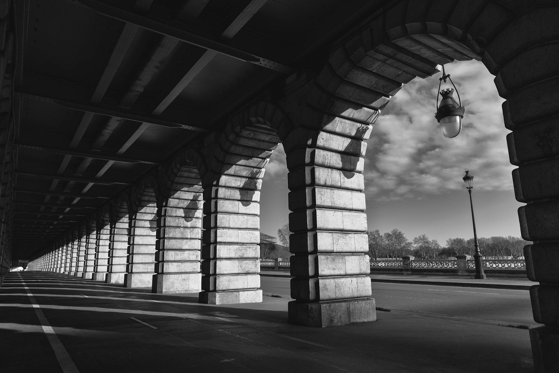 Paris : pont de Bercy - sous le métro aérien