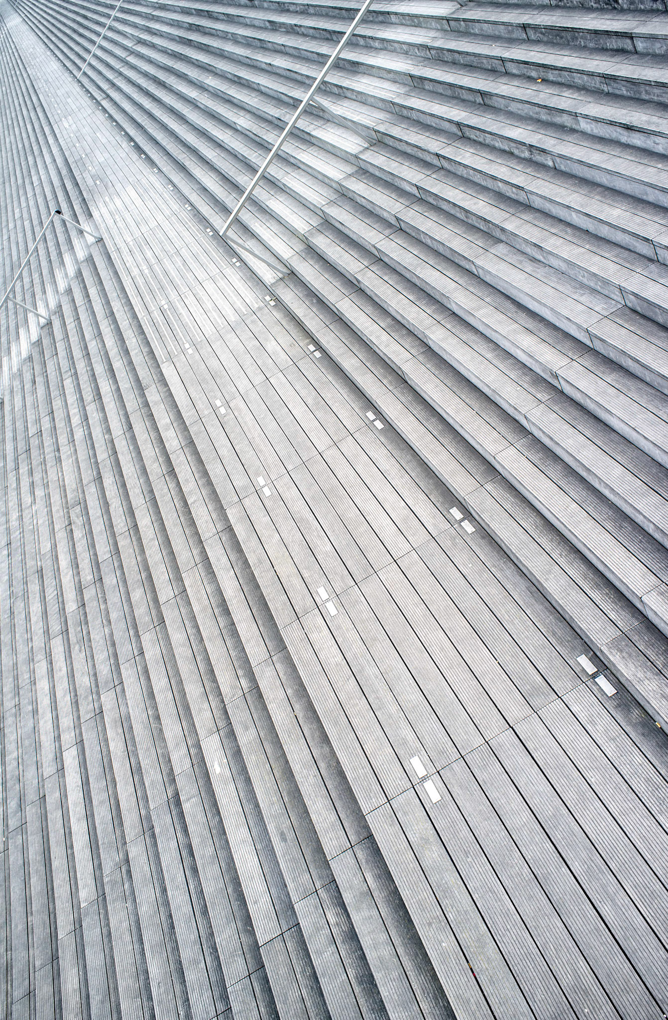 Paris : BNF site François-Mitterrand - escalier vers la Seine