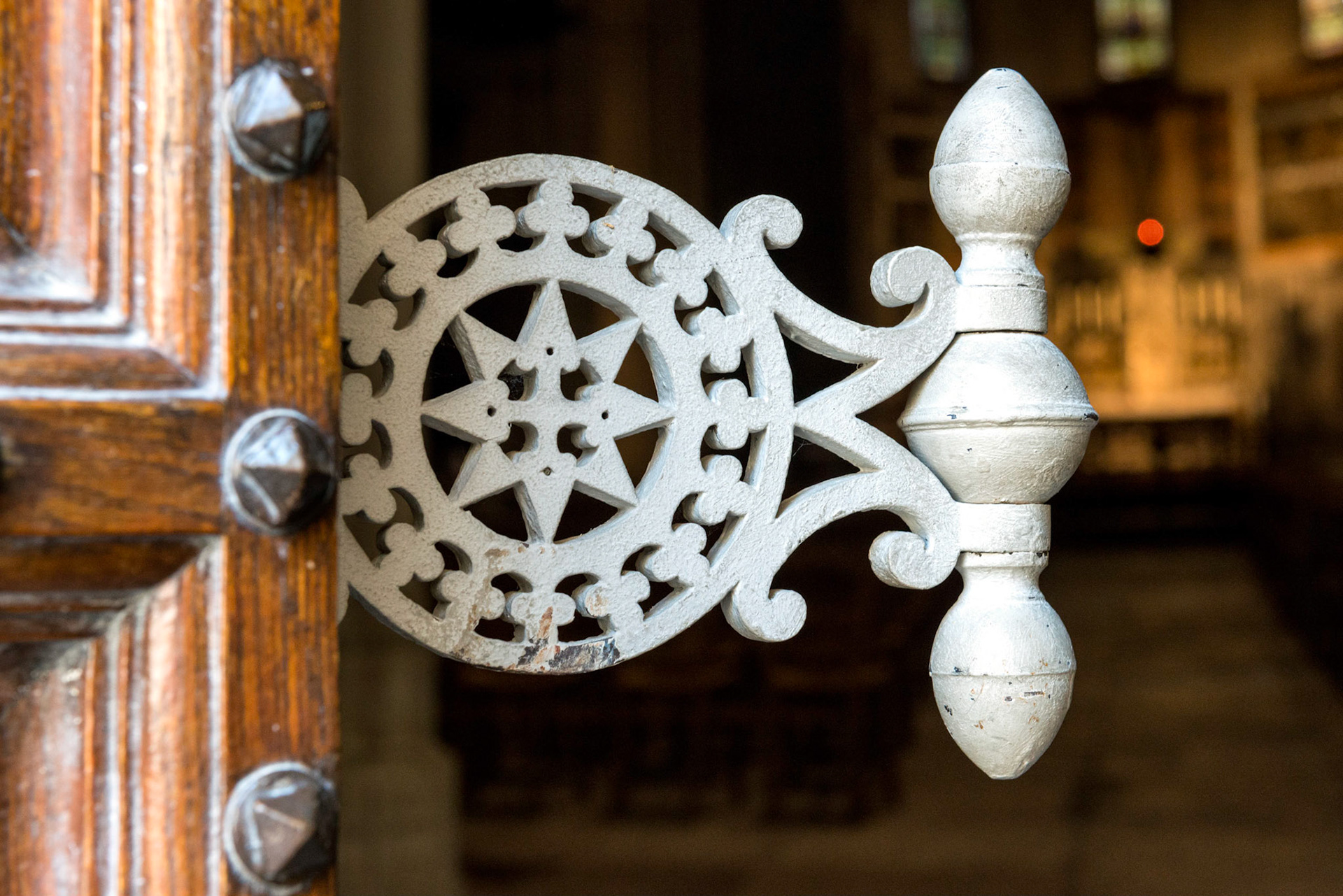 Avignon : portail de l'église Saint-Didier