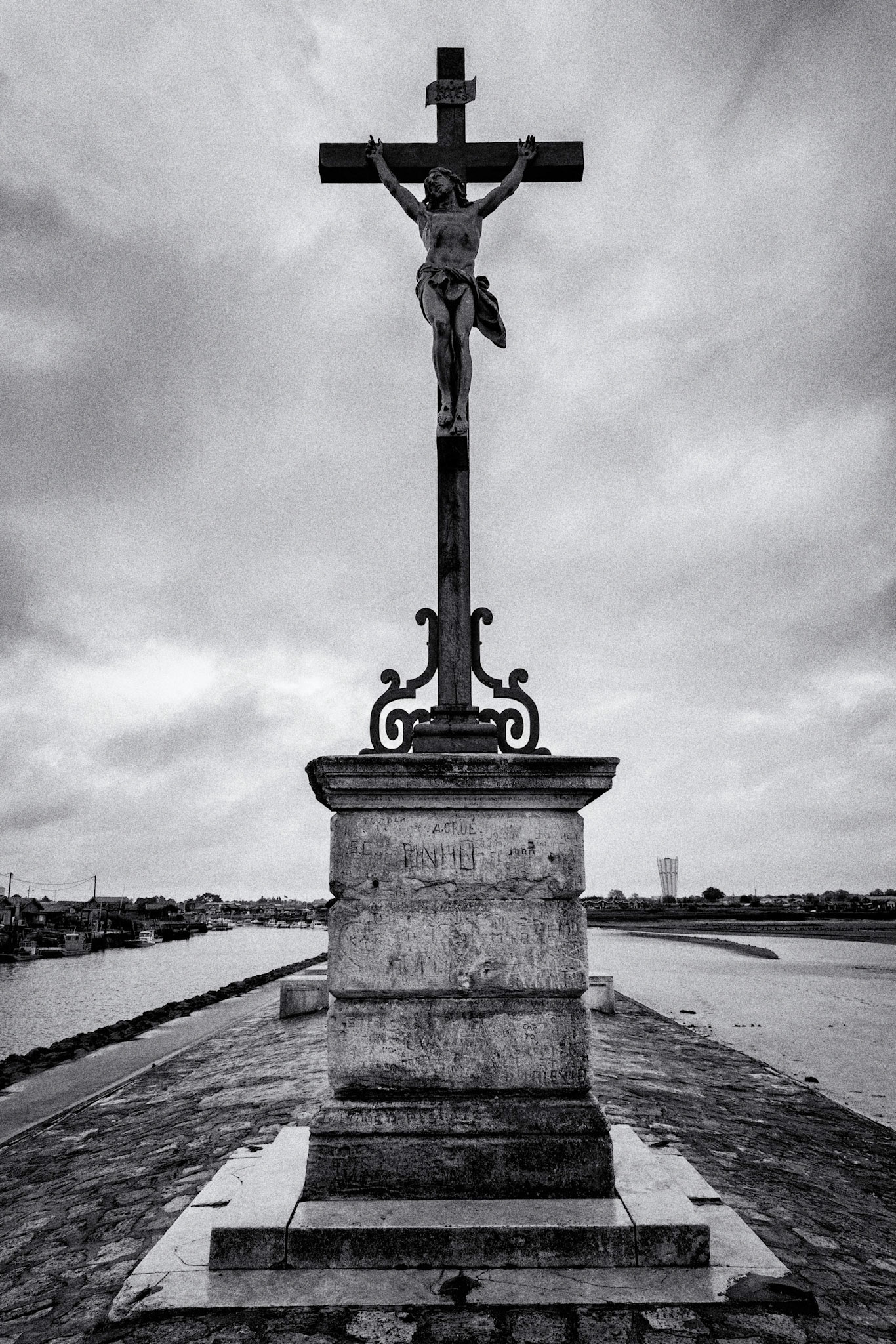 Gujan-Mestras - port de la Barbotière : Croix des Marins