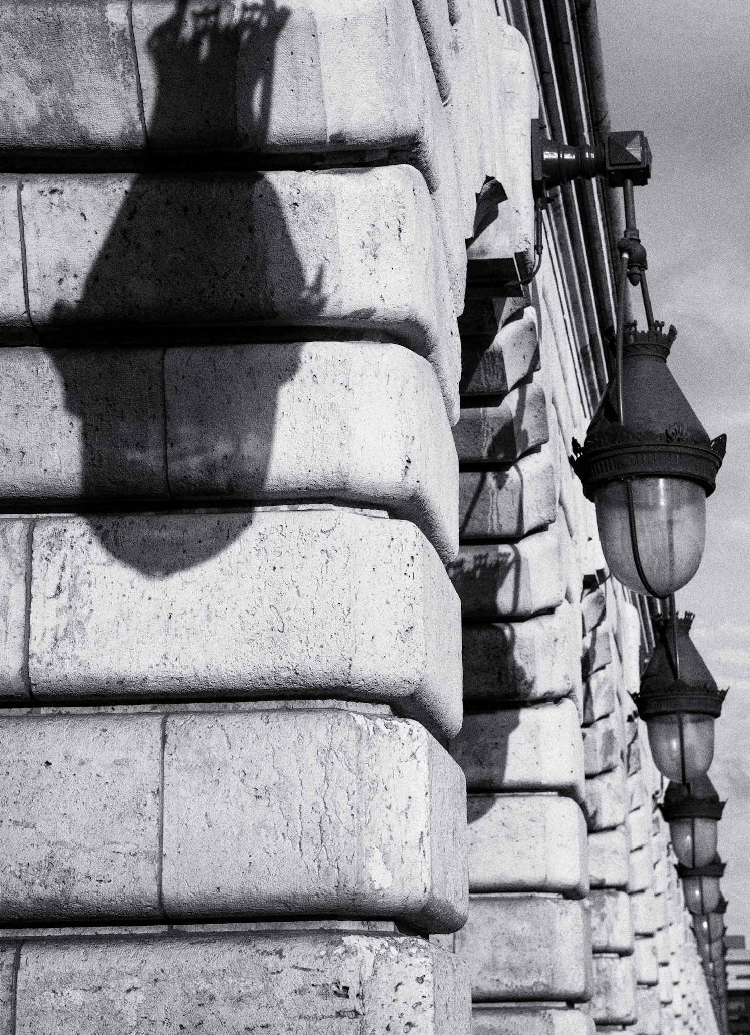 Paris : pont de Bercy - détail du viaduc du métro
