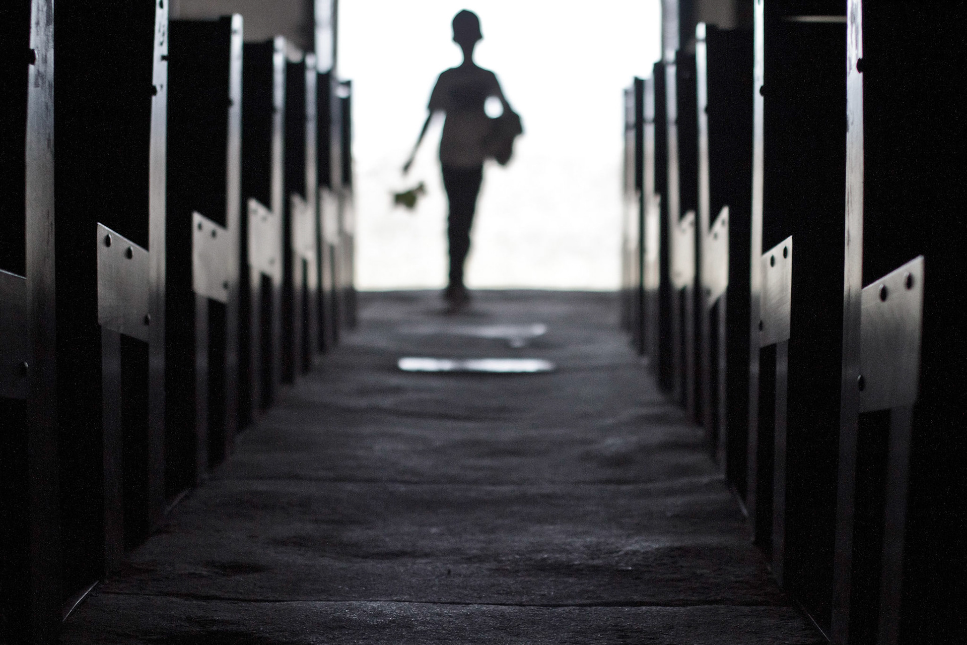 La Garde-Adhémar : allée centrale de l'église Saint-Michel