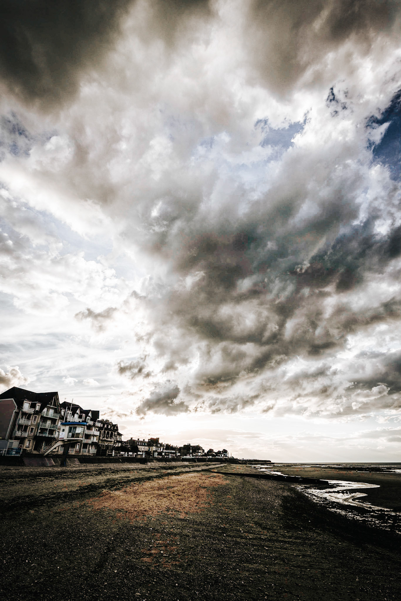 Normandie : avant l'orage à Lion-sur-Mer