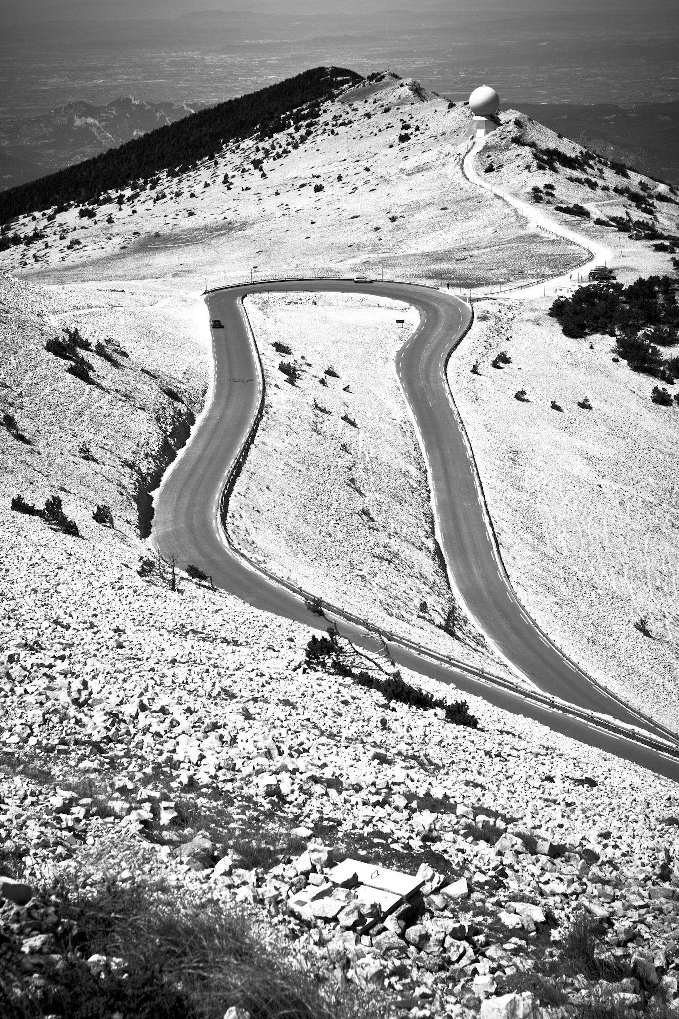 Mont Ventoux : la montée par Malaucène (dite route du mont Serein) vue du sommet