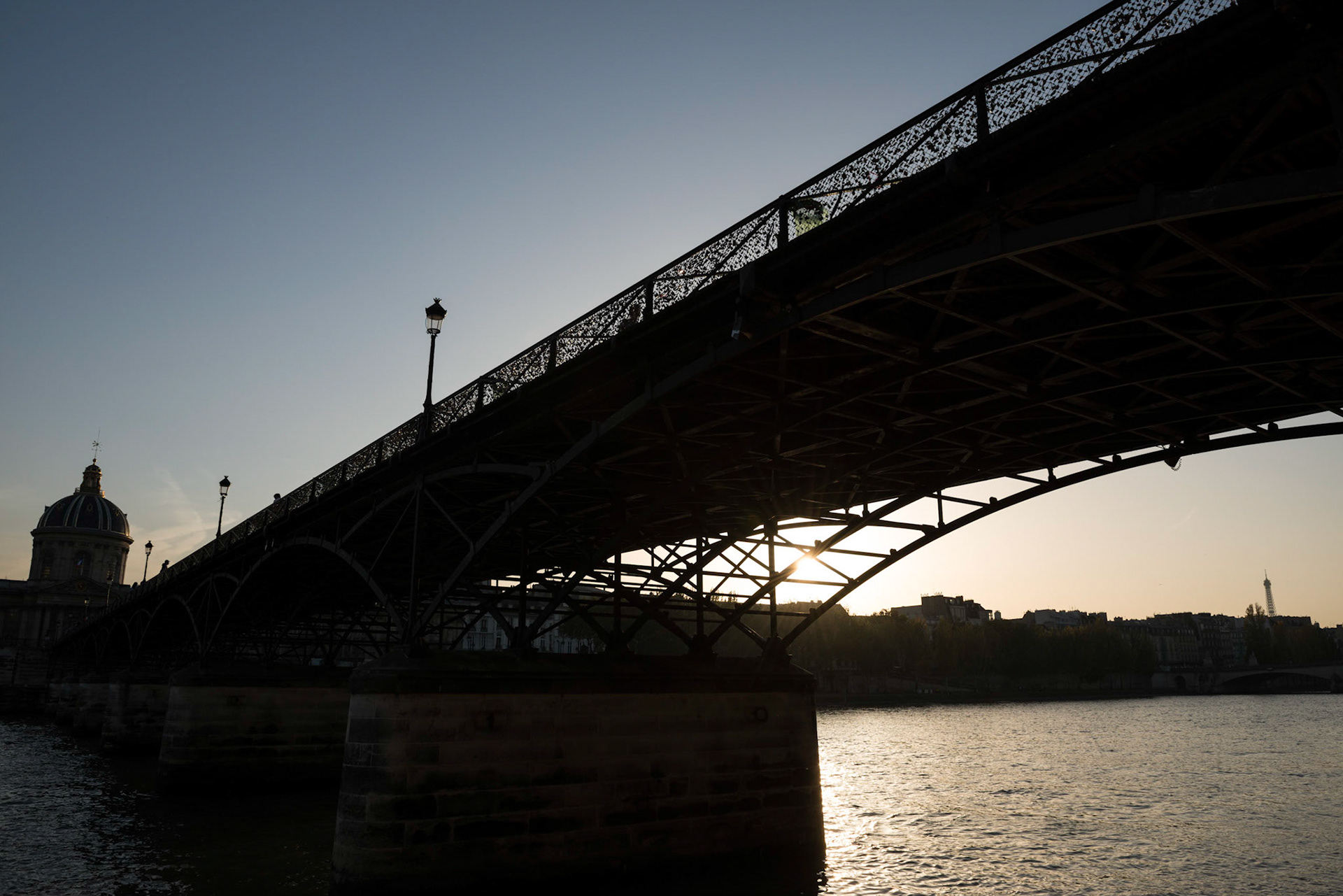 Paris : le pont des Arts au couchant
