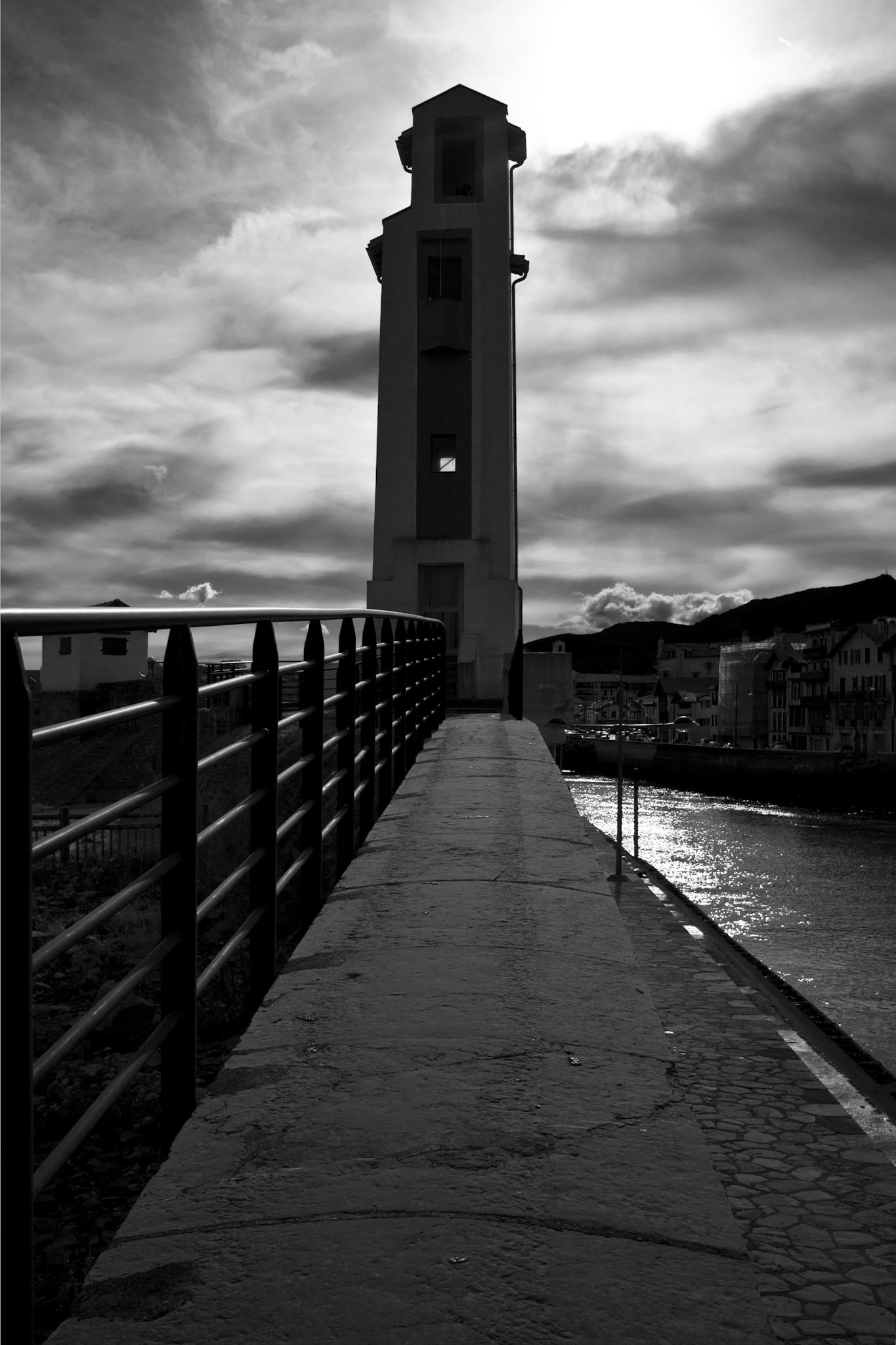 Saint-Jean-de-Luz : feu du chenal du port (architecte André Pavlovsky)