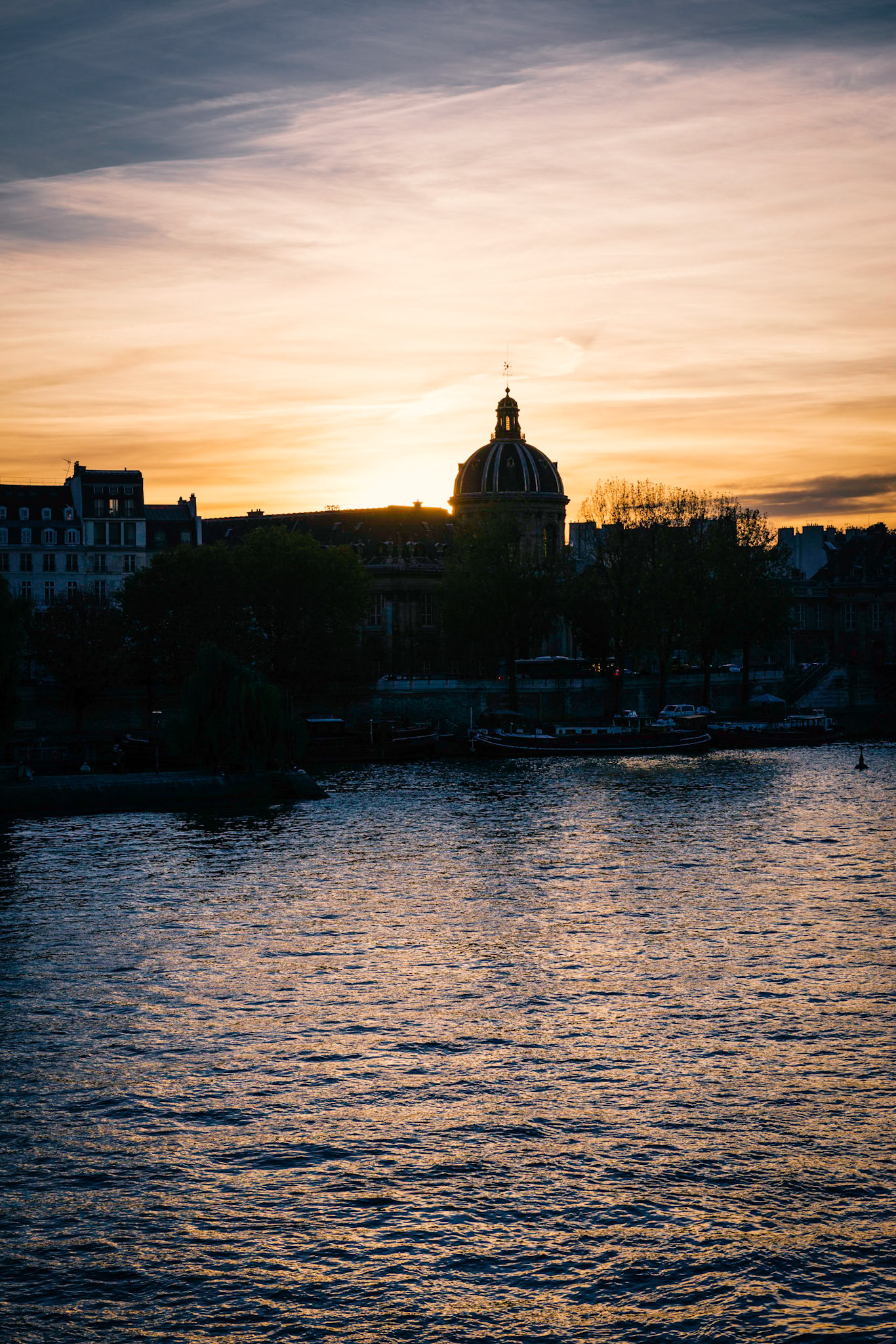 Paris : l'Institut au crépsuscule