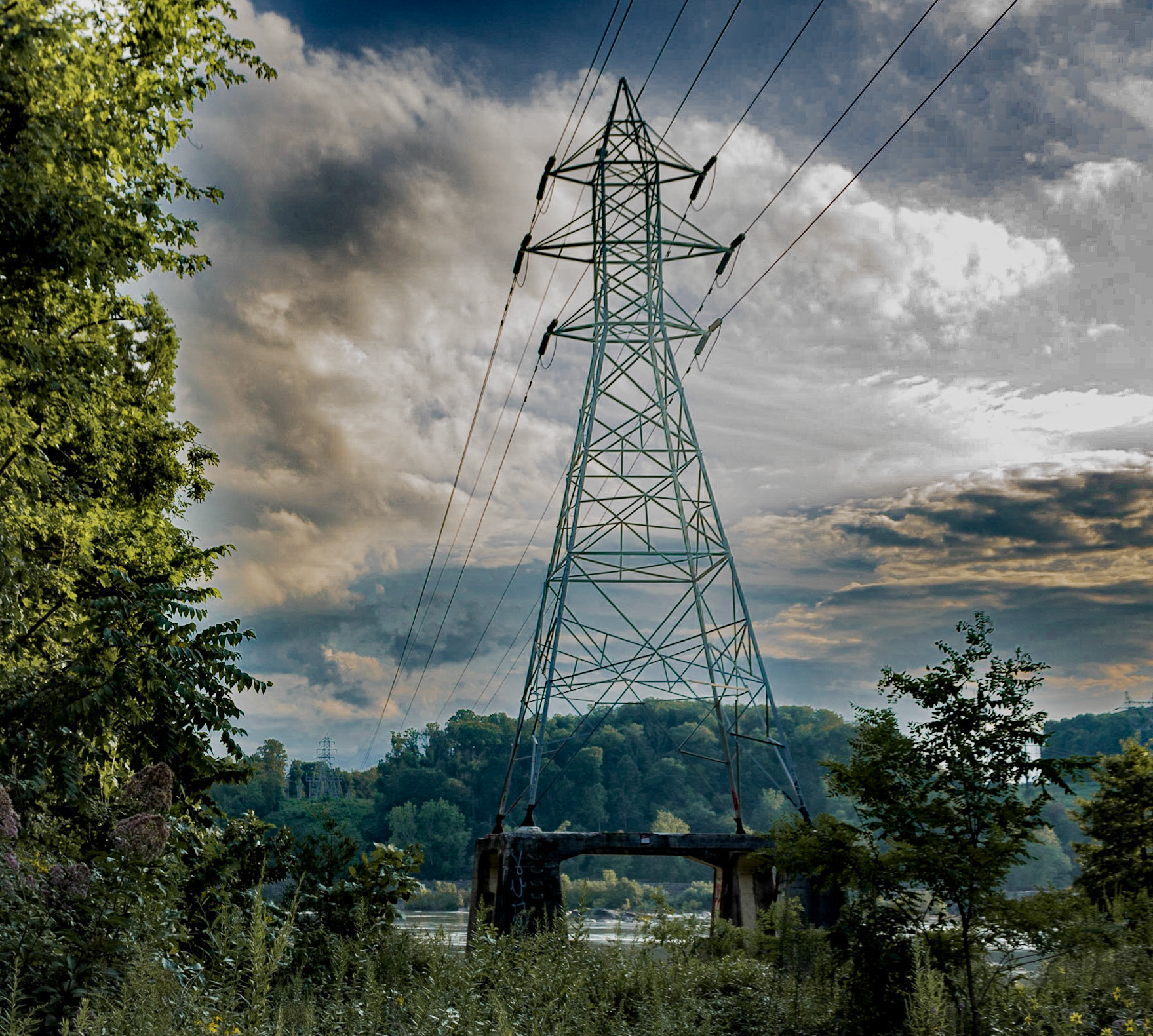 Framed Pylon