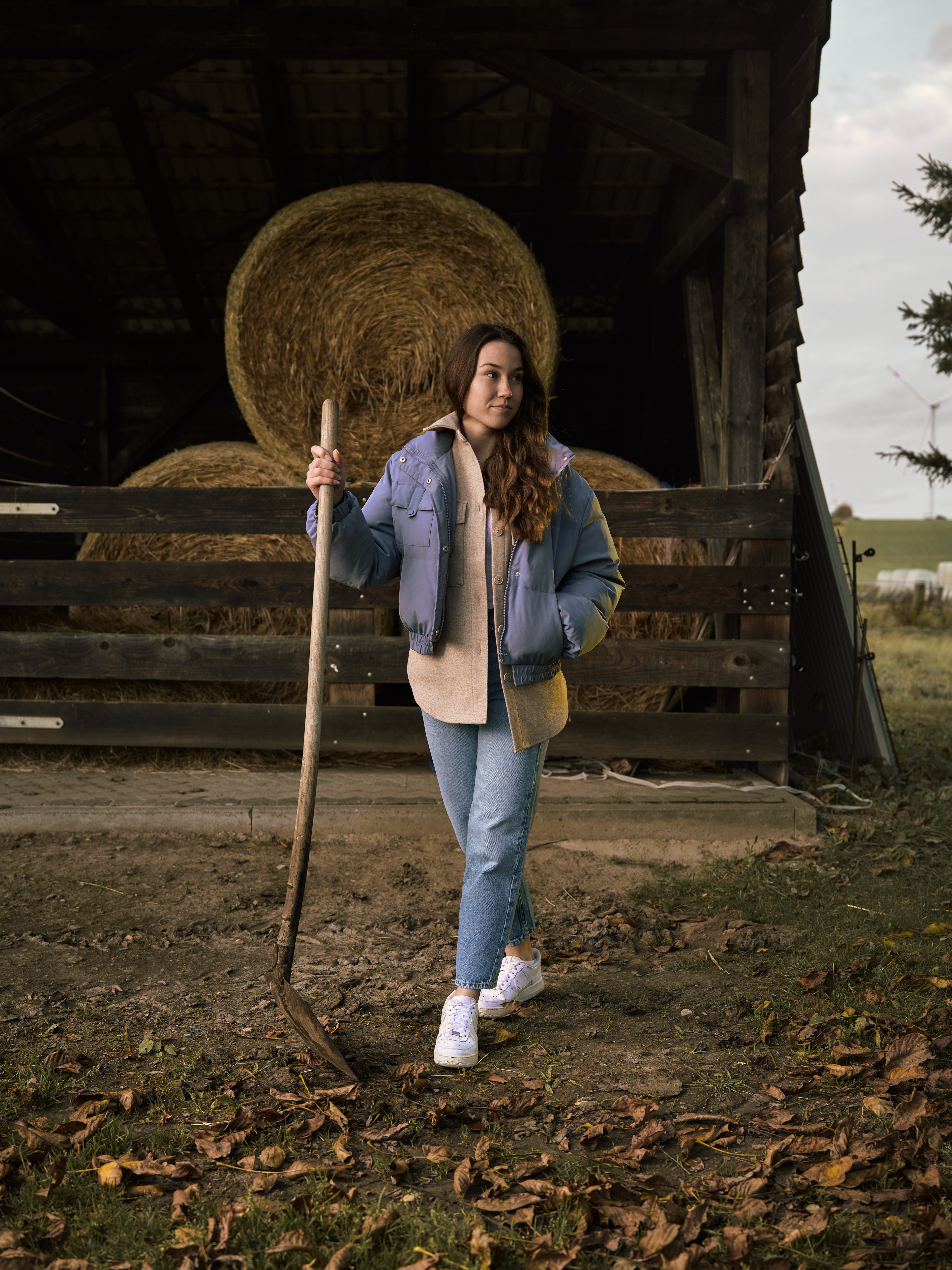 Fashion Fotoshooting mit Alexander Groß in Hessen auf einem alten Bauernhof mit Marie Bonnet und Alexander Groß