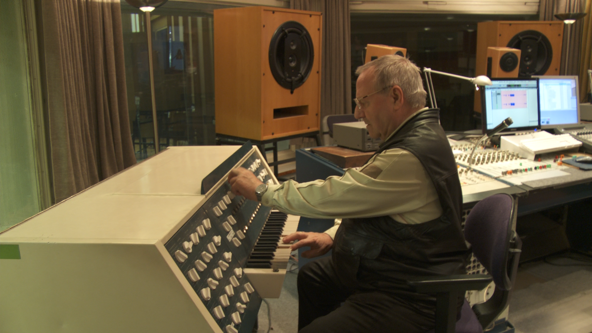 Sound technician Georg Geike
