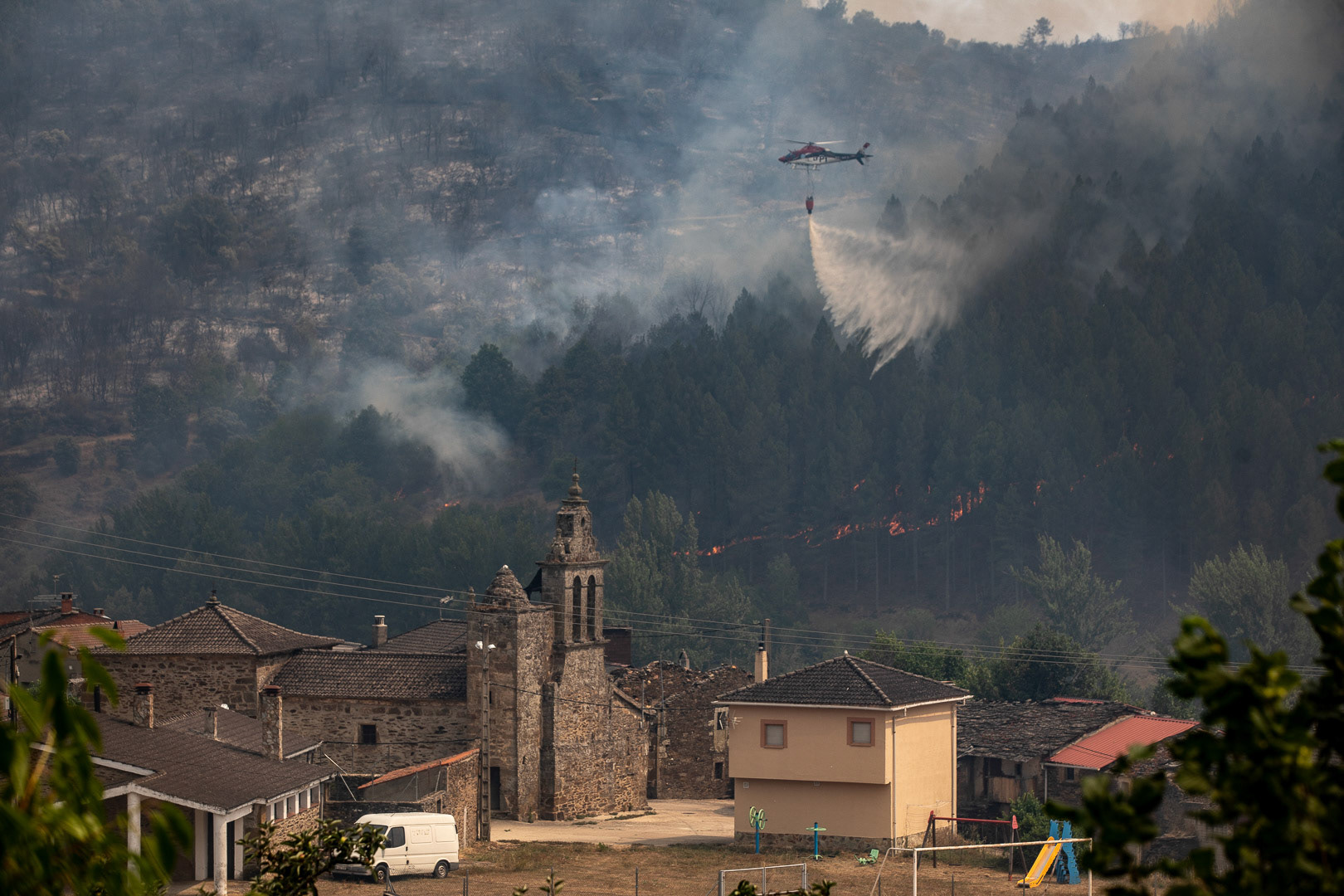 INCENDIO ALISTE. FIGUERUELA, VILLARINO DE MANZANAS, PETISQUEIRA Y RIOMANZANAS