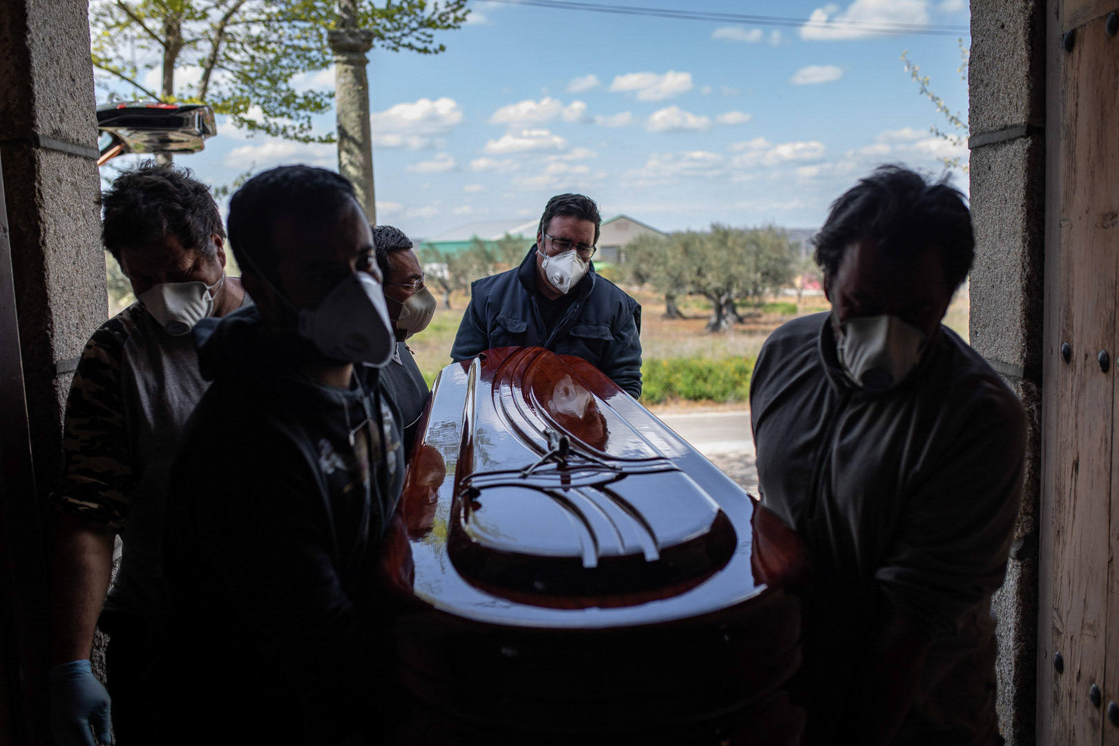 Funeral de un muerto sospechoso de coronavirus en Fermoselle.