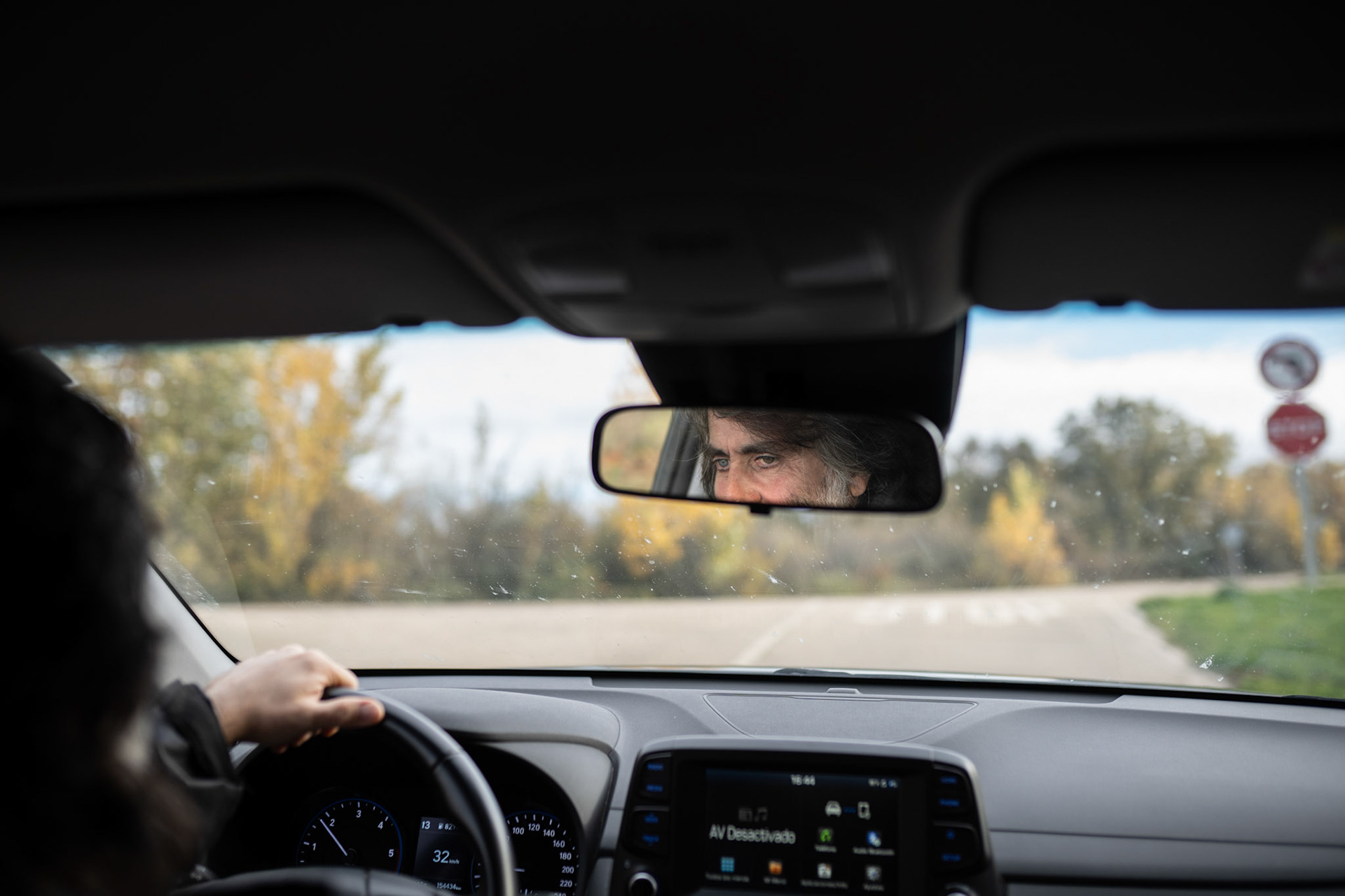 Teo Nieto conduce por carreteras alistanas.