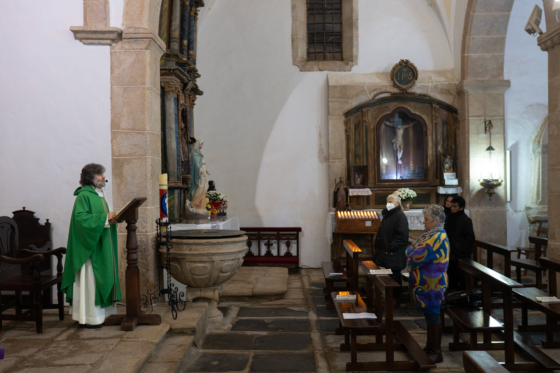 Misa de Teo Nieto en la iglesia de Rabanales.