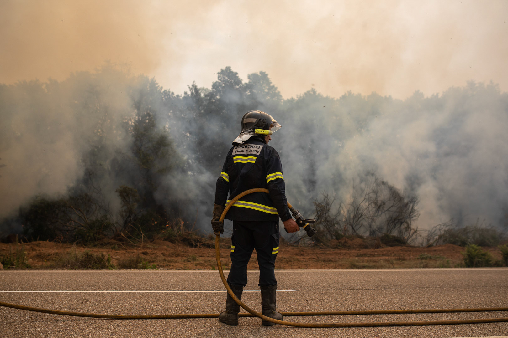 INCENDIO SIERRA DE LA CULEBRA. MAHIDE CARRETERA SAN PEDRO DE LAS HERRERIAS