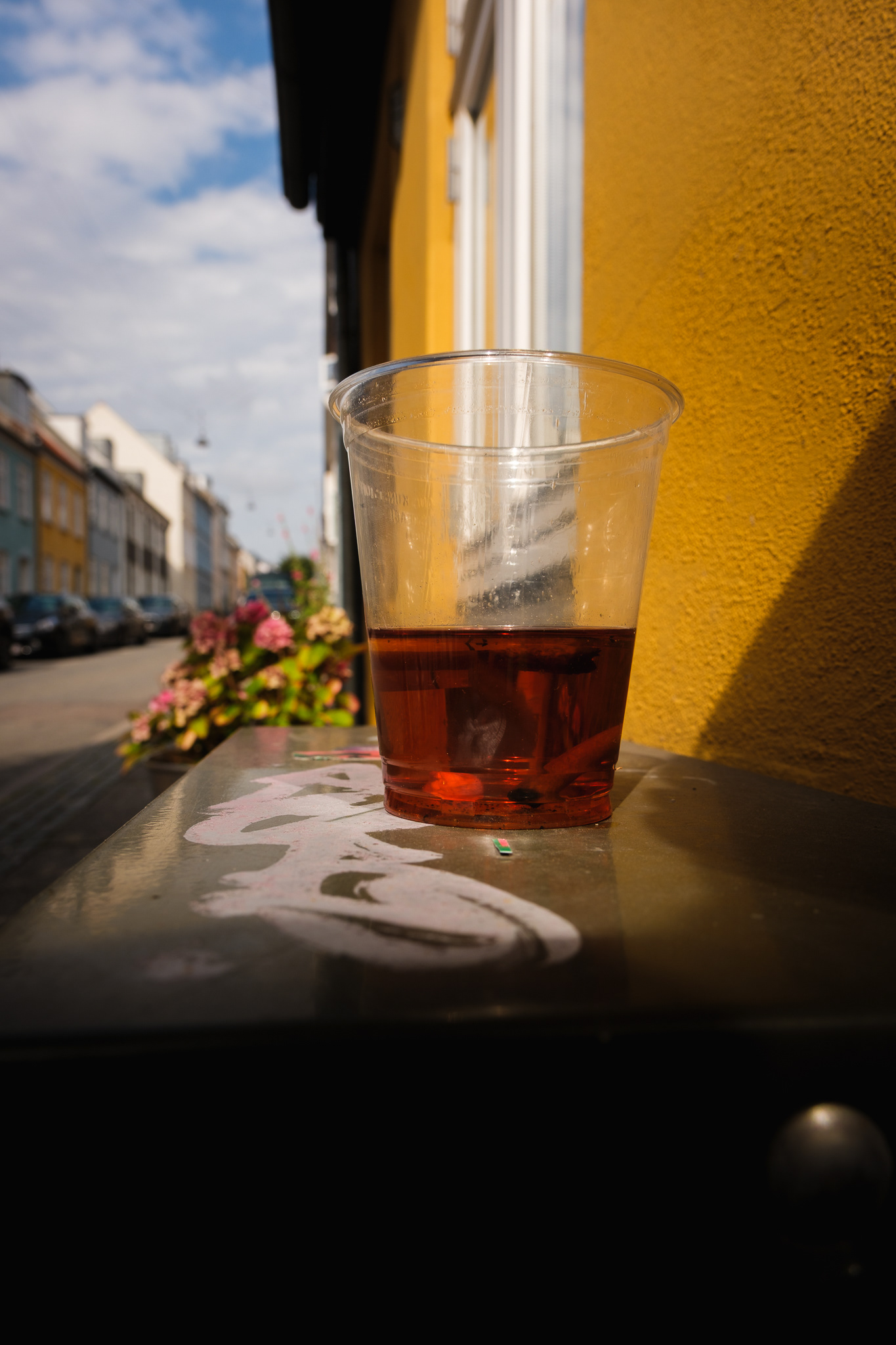 En ensom øl i solen