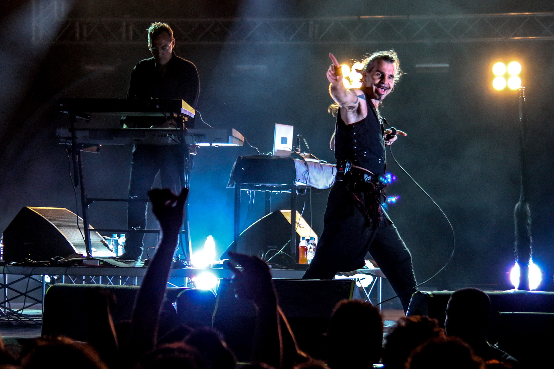 L'energia di Piero Pelù sul palco coi Litfiba