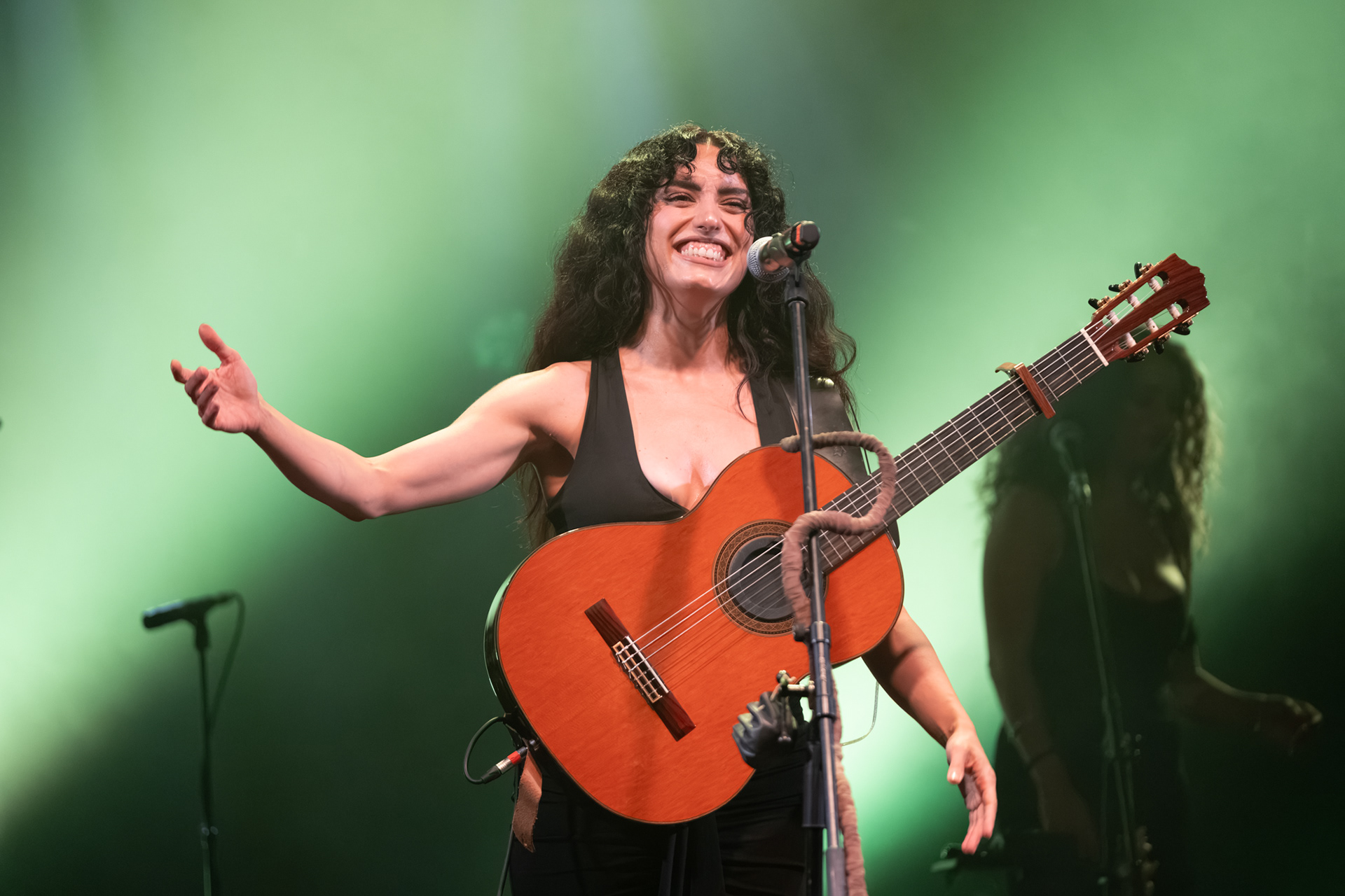 La Niña alla chitarra durante il Jazz:Re:Found Festival