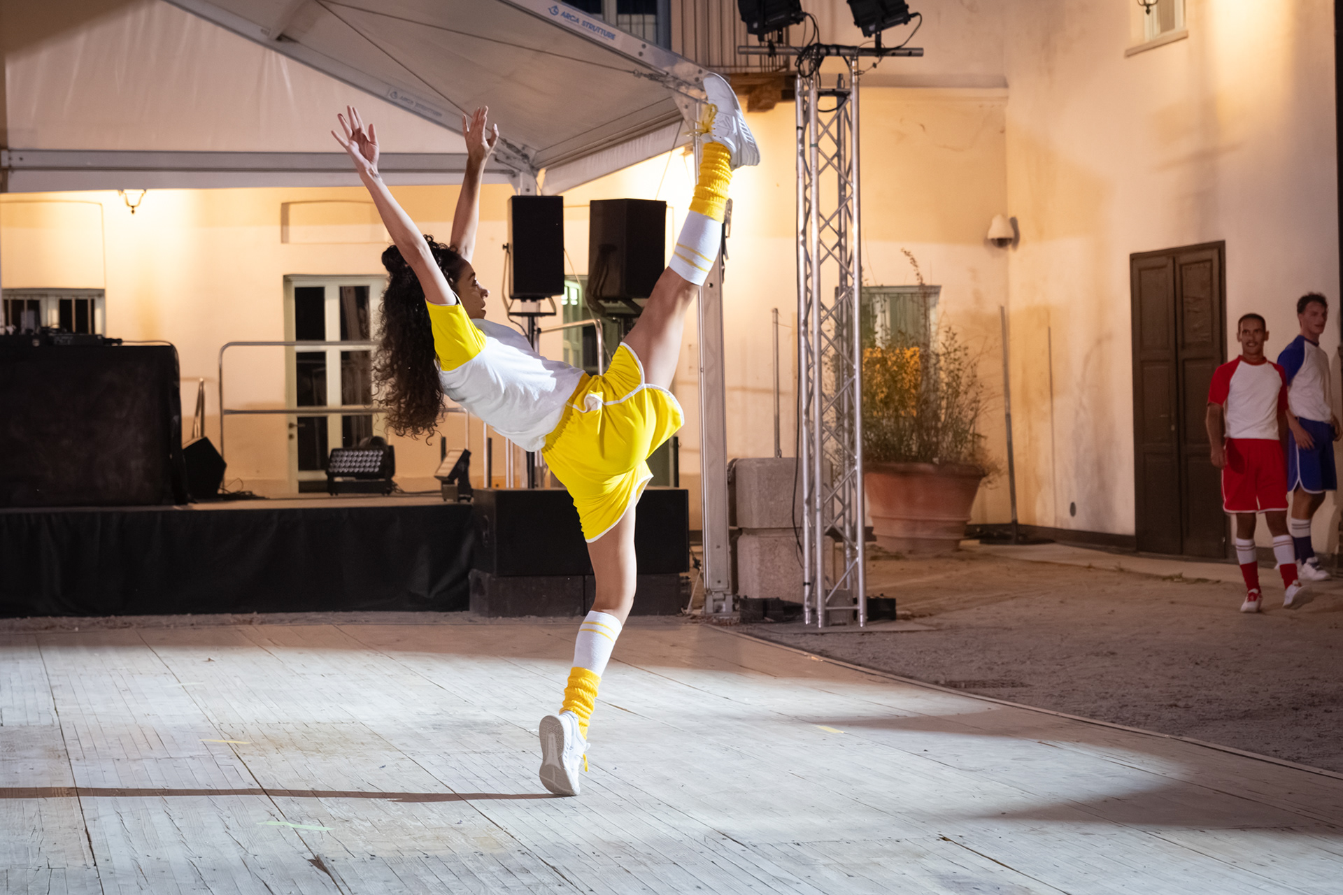 Un assolo di una delle danzatrici dello spettacolo MusicALL