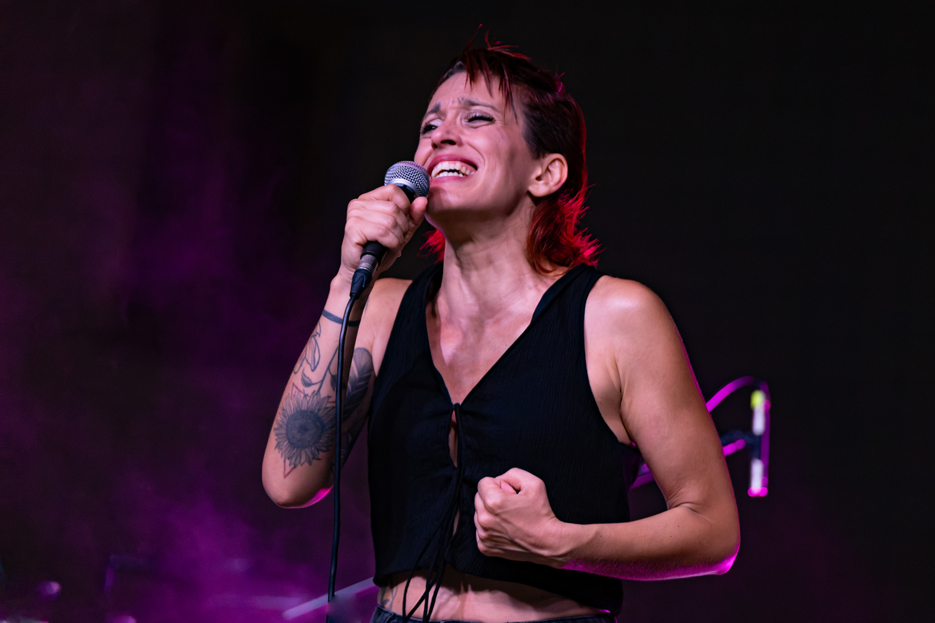 La cantante Alteria durante il suo concerto Rock Journey