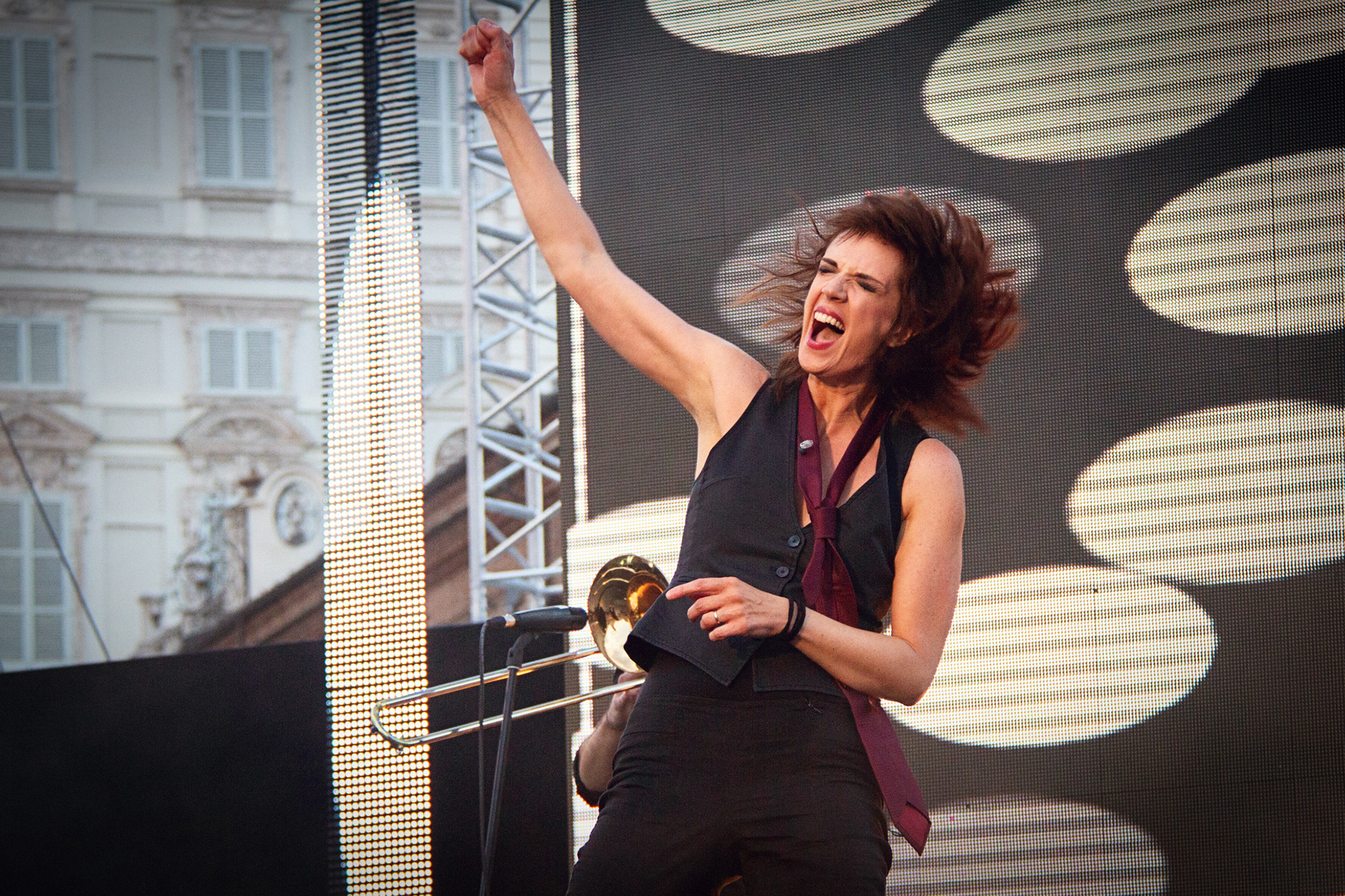La cantante Cristina Donà durante un suo concerto