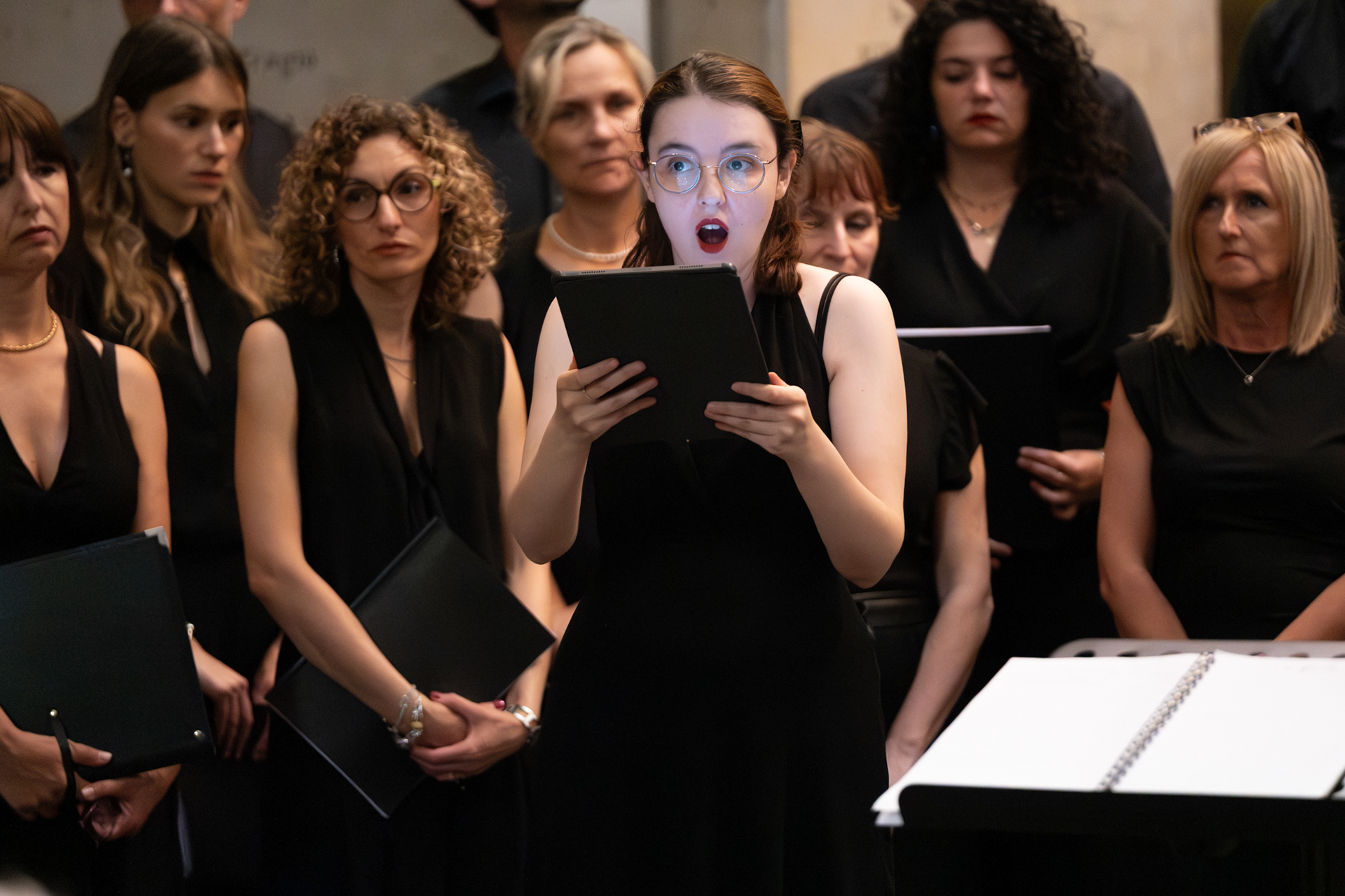 Il Coro dell'Accademia Maghini durante un concerto a Torino