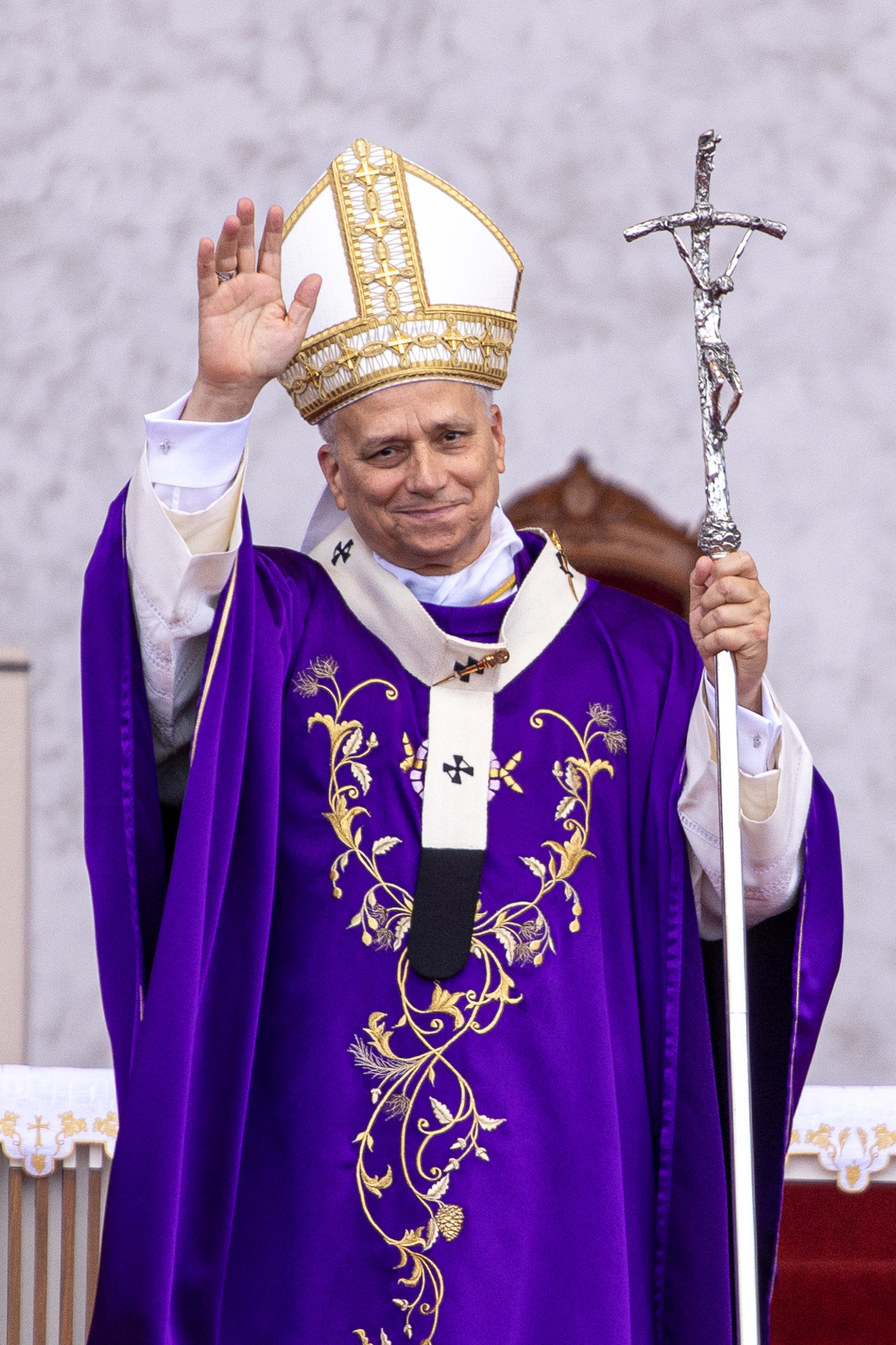Pope Leo XIV addresses the faithful during the Holy Mass at the Waterfront in Beirut, offering words of prayer and reflection as participants listen attentively to his message. Photo by: © Marek Ladzinski/ZUMA Press Wire