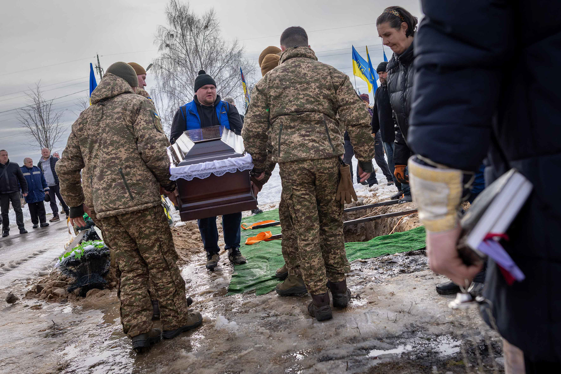 A funeral of a Ukrainian soldier. © Marek Ladzinski / Zuma Press
