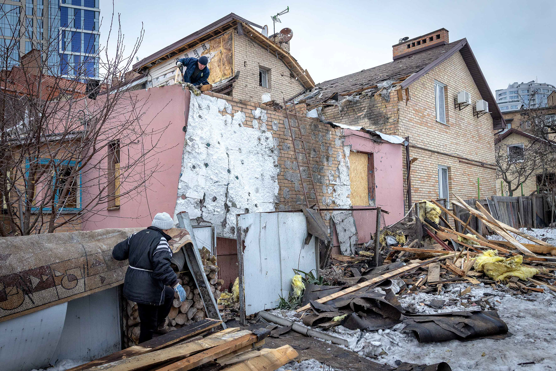 House hit by a drone in the Russia–Ukraine war. © Marek Ladzinski / Zuma Press