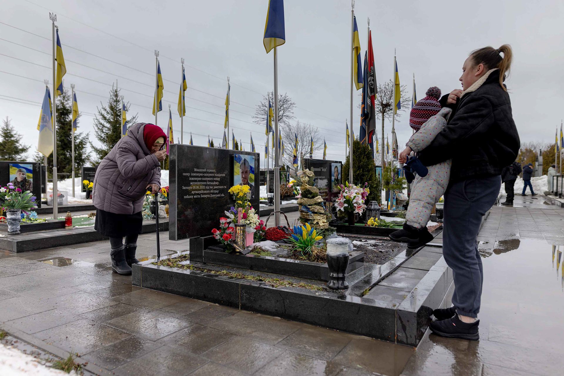 A prayer at a family grave. © Marek Ladzinski / Zuma Press