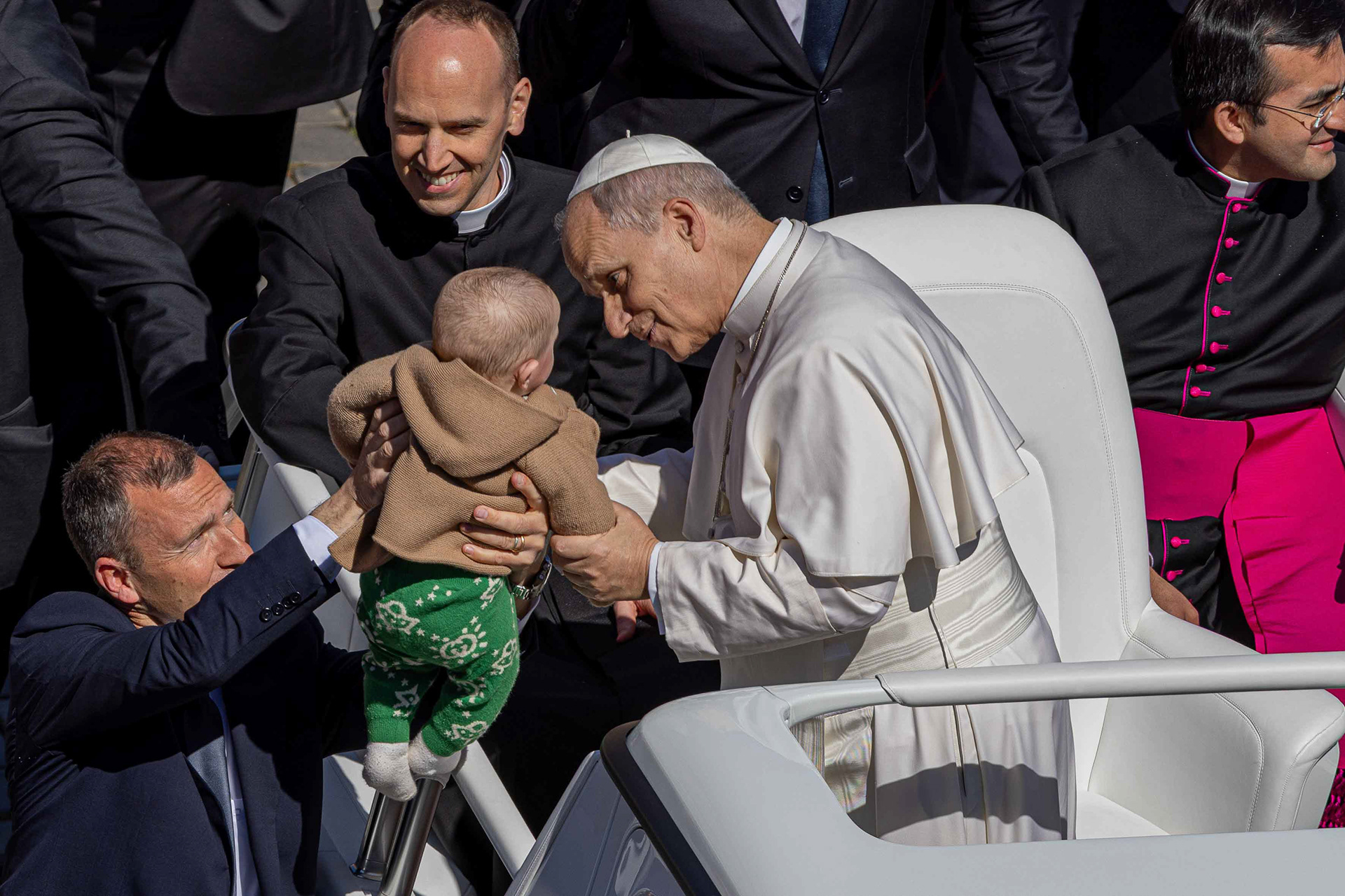 Pope Leo XIV blessing a child. © Marek Ladzinski / Zuma Press