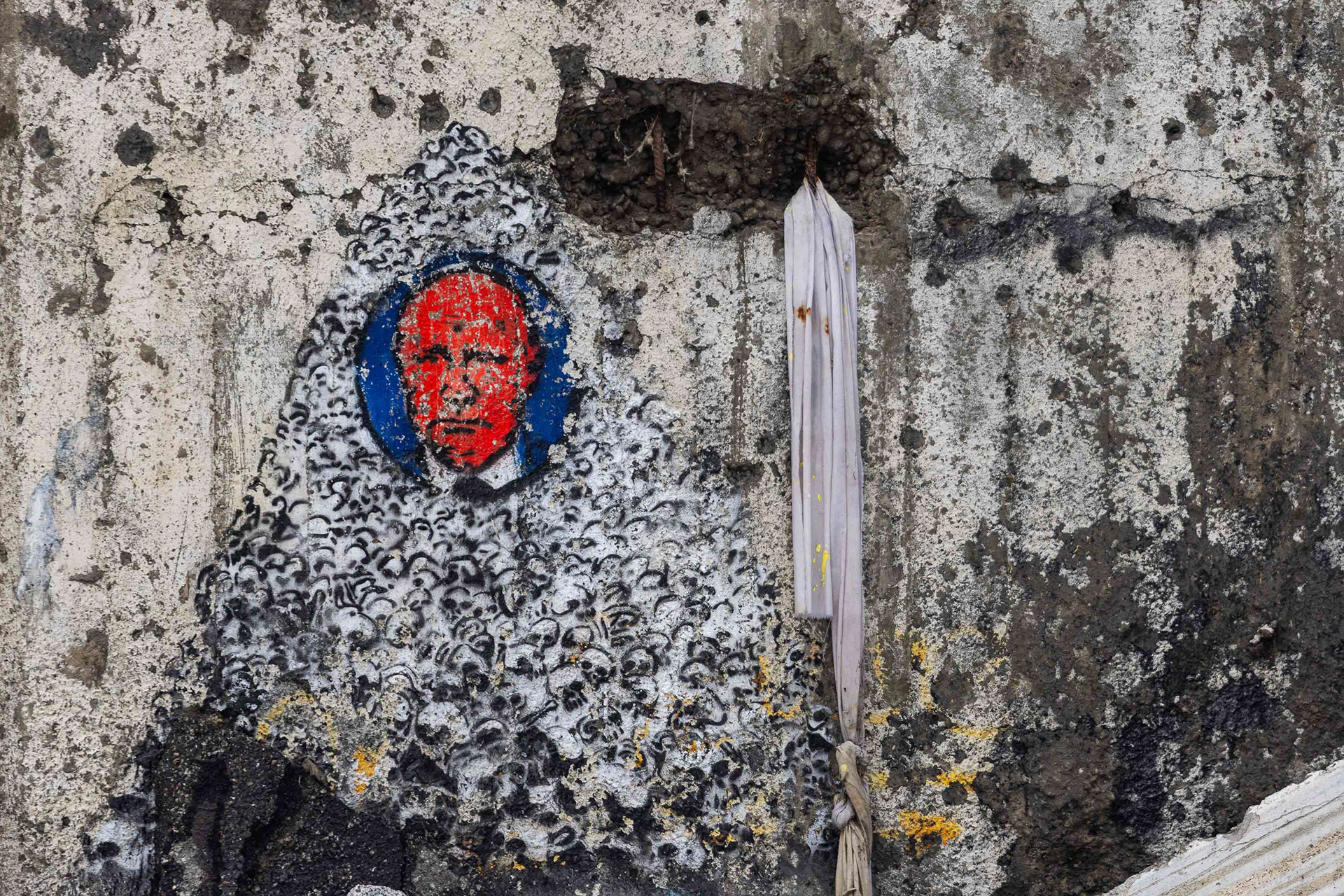 Mural of Putin on a bridge in Bucha. © Marek Ladzinski / Zuma Press