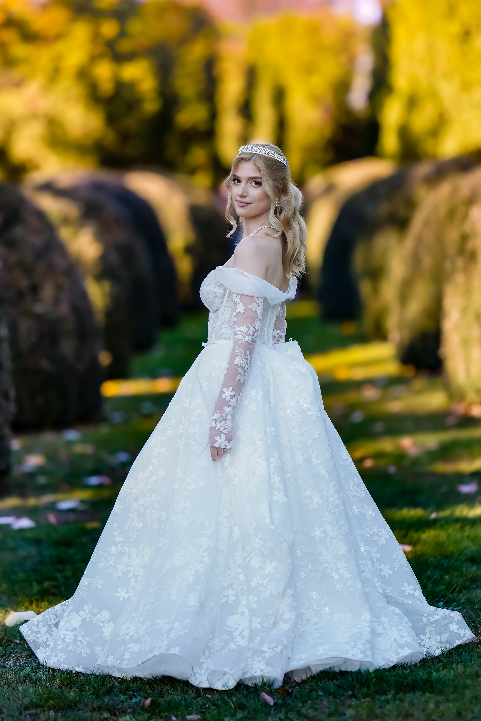 Portret de mireasă realizat în lumină naturală – fotografie de nuntă în Iași.