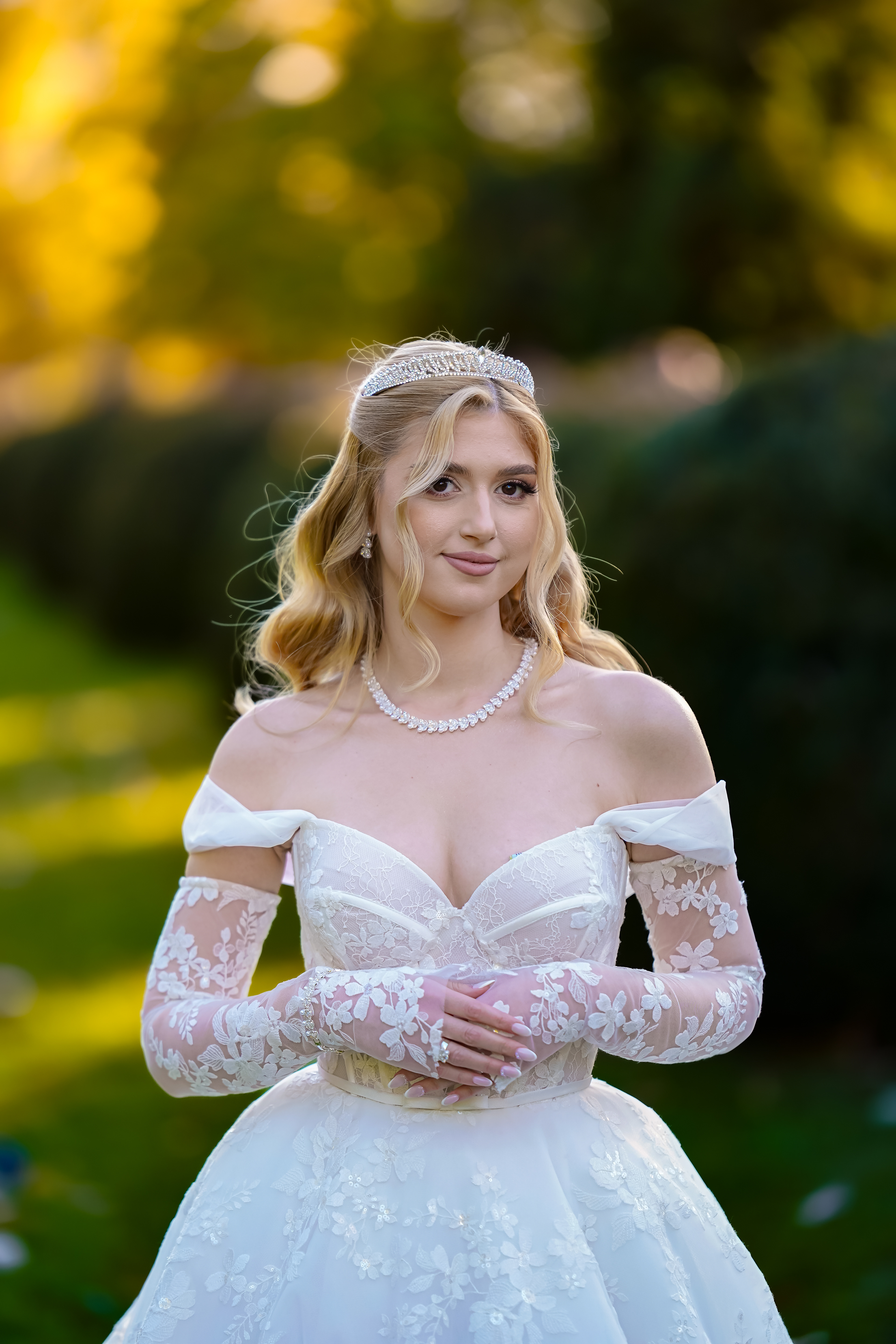 Portret de mireasă realizat în lumină naturală – fotografie de nuntă în Iași.