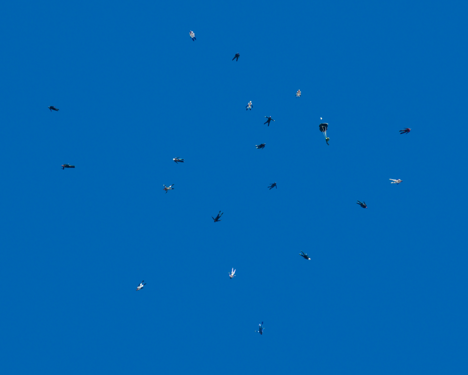 Skydive Formation breaking up