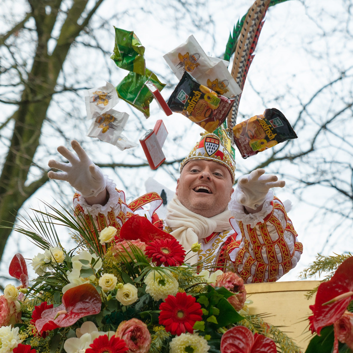 Prince Stefan I. throwing treats