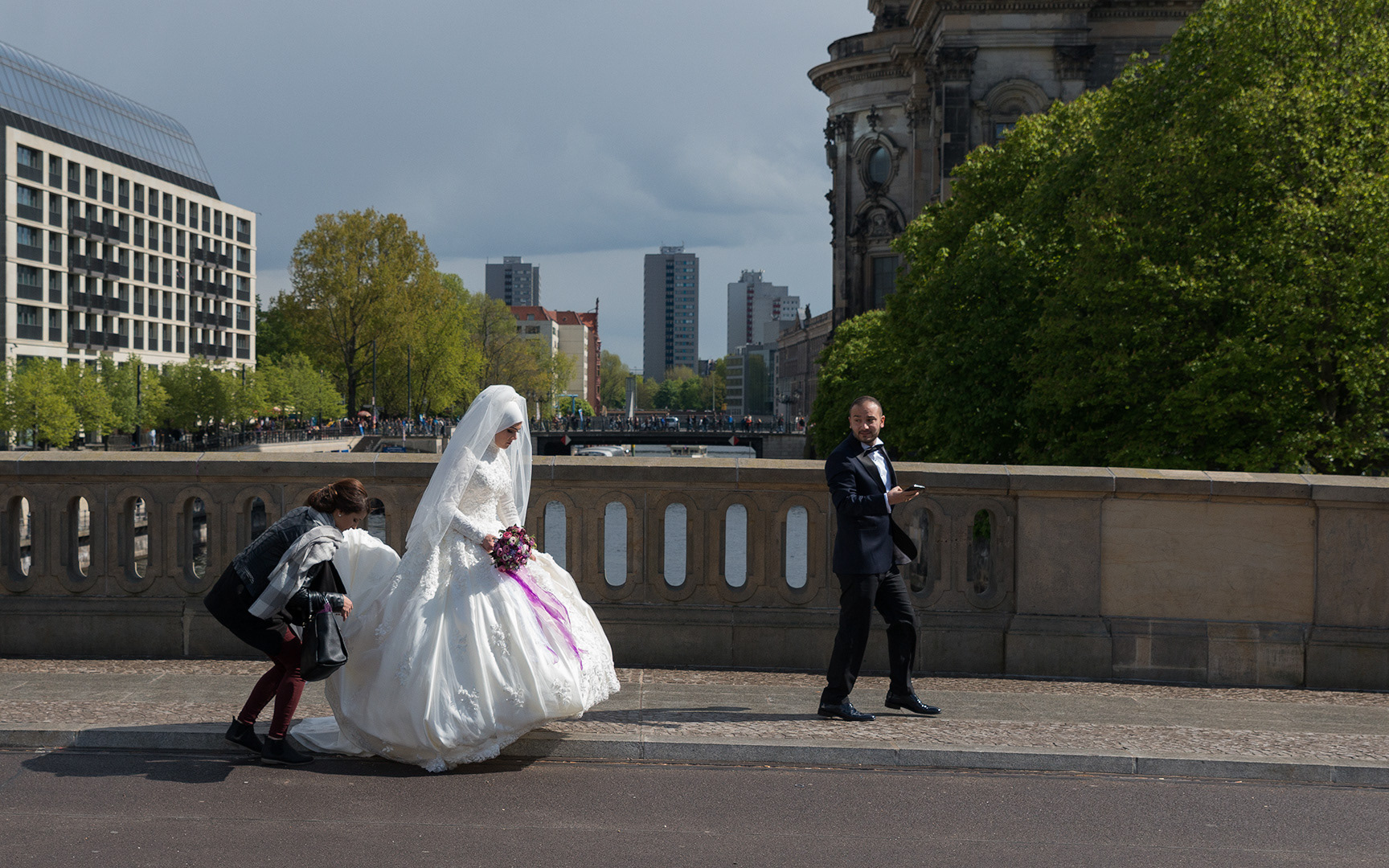 A small delay on the way to the wedding. Berlin.