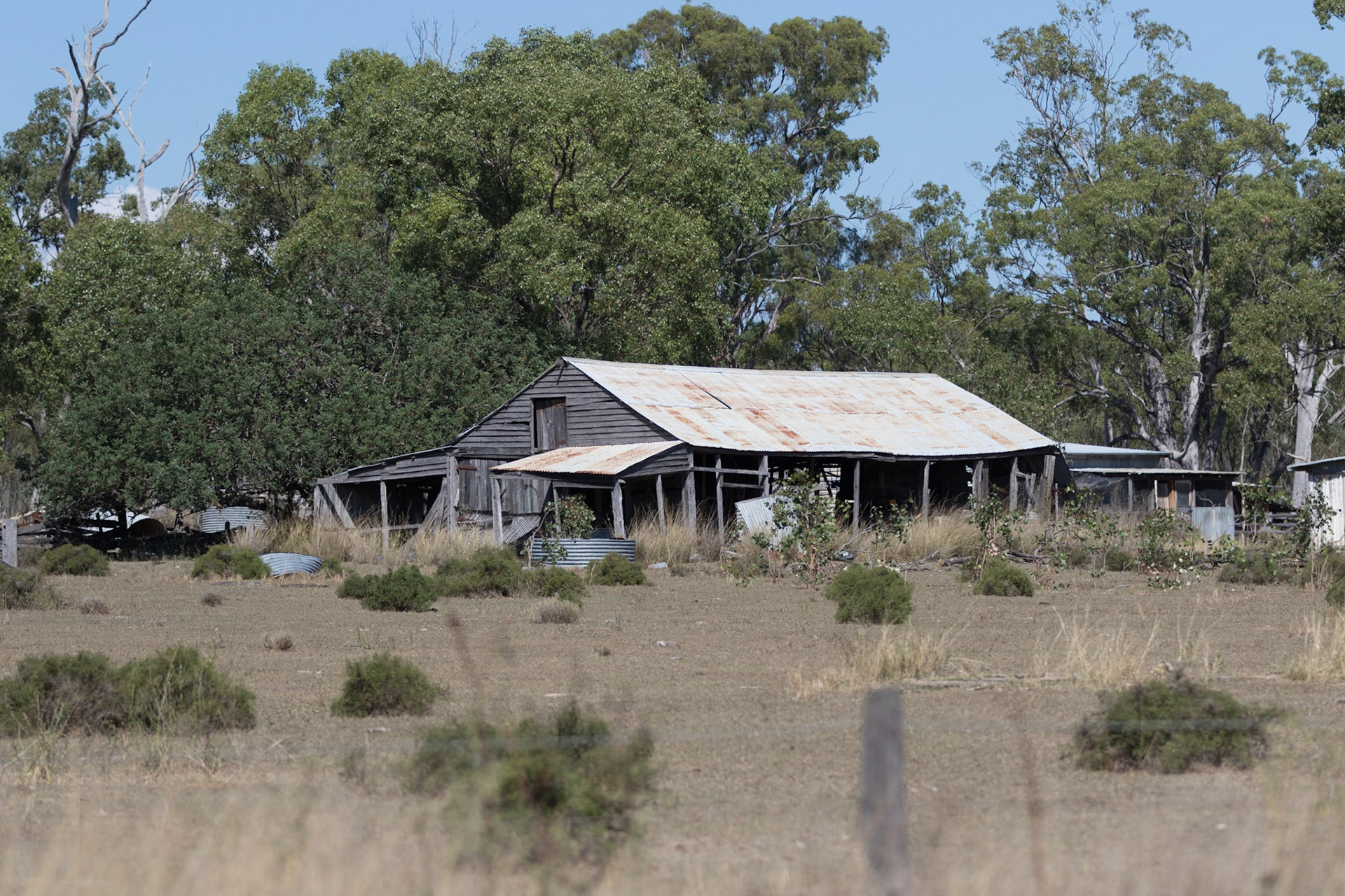 Abandoned shed, Pratten