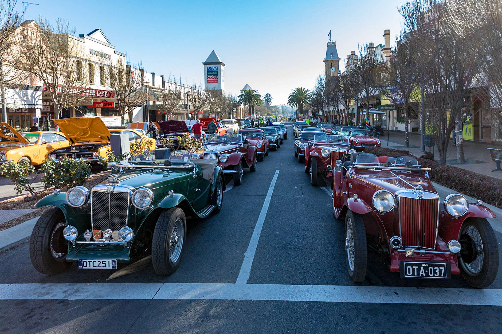 Grand Automobile Display on Palmerin