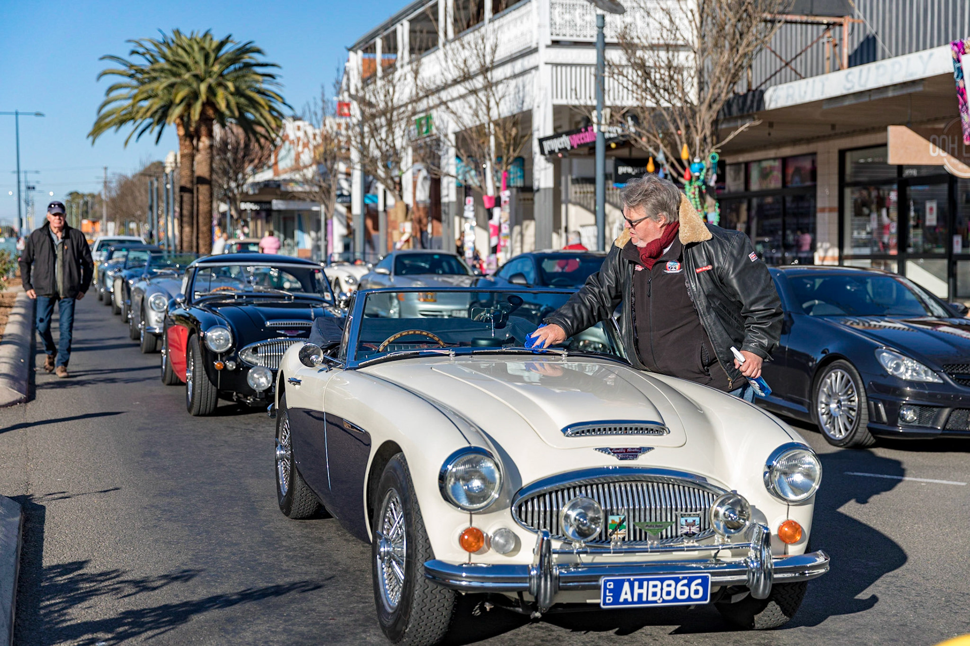 Grand Automobile Display on Palmerin