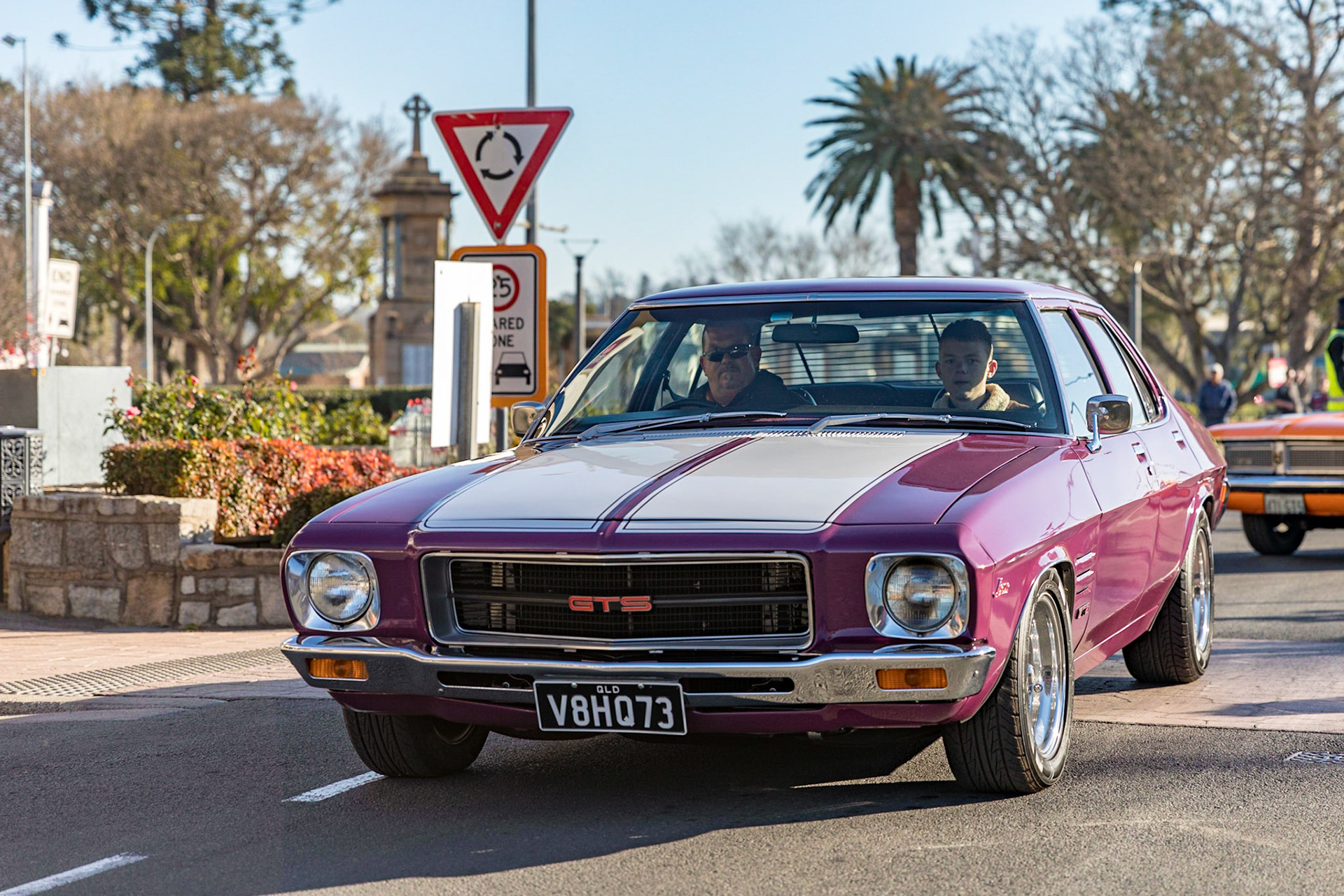Grand Automobile Display on Palmerin