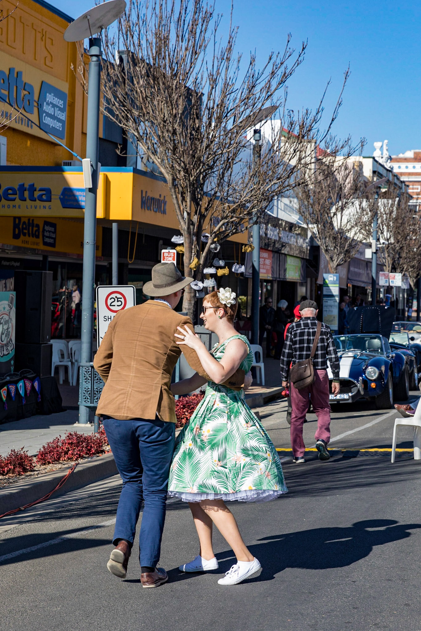 Grand Automobile Display on Palmerin