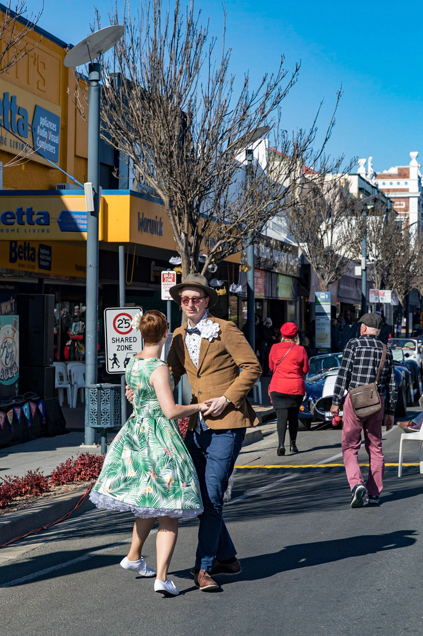 Grand Automobile Display on Palmerin